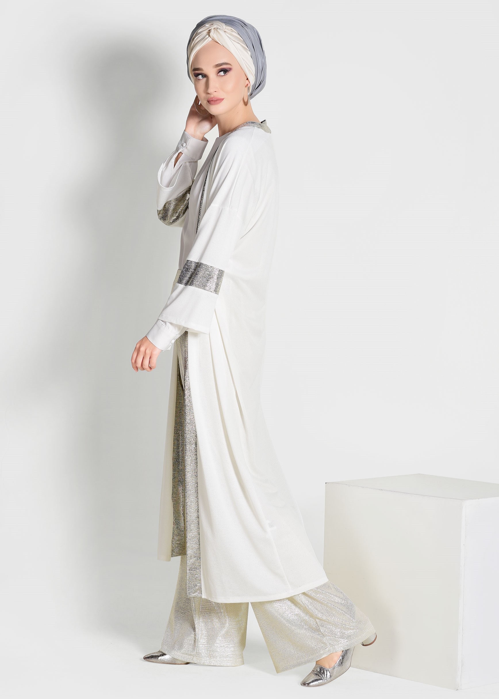 Tesettür giyim EKRU ÖRME CREP SİMLİ HIRKA 4408