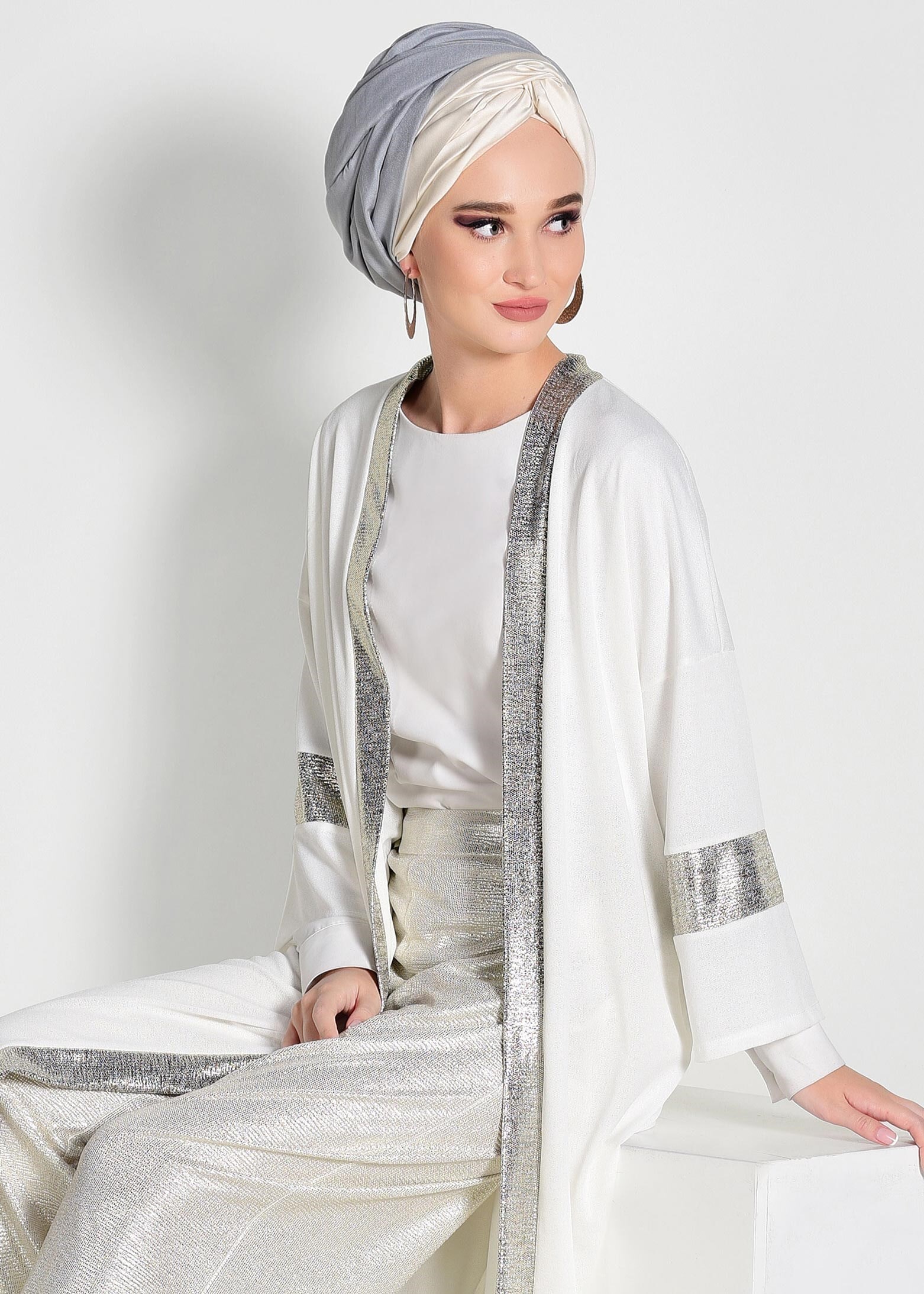 Tesettür giyim EKRU ÖRME CREP SİMLİ HIRKA 4408