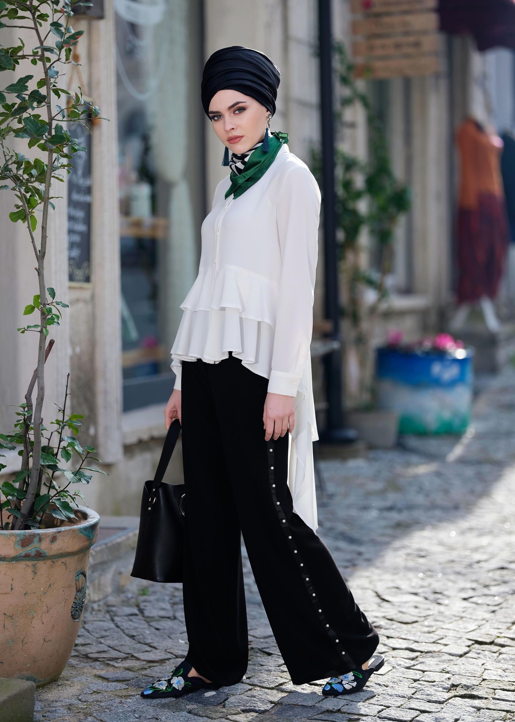 Tesettür giyim SİYAH ŞERİTLİ İNCİ DETAYLI SALAŞ PANTOLON 7293