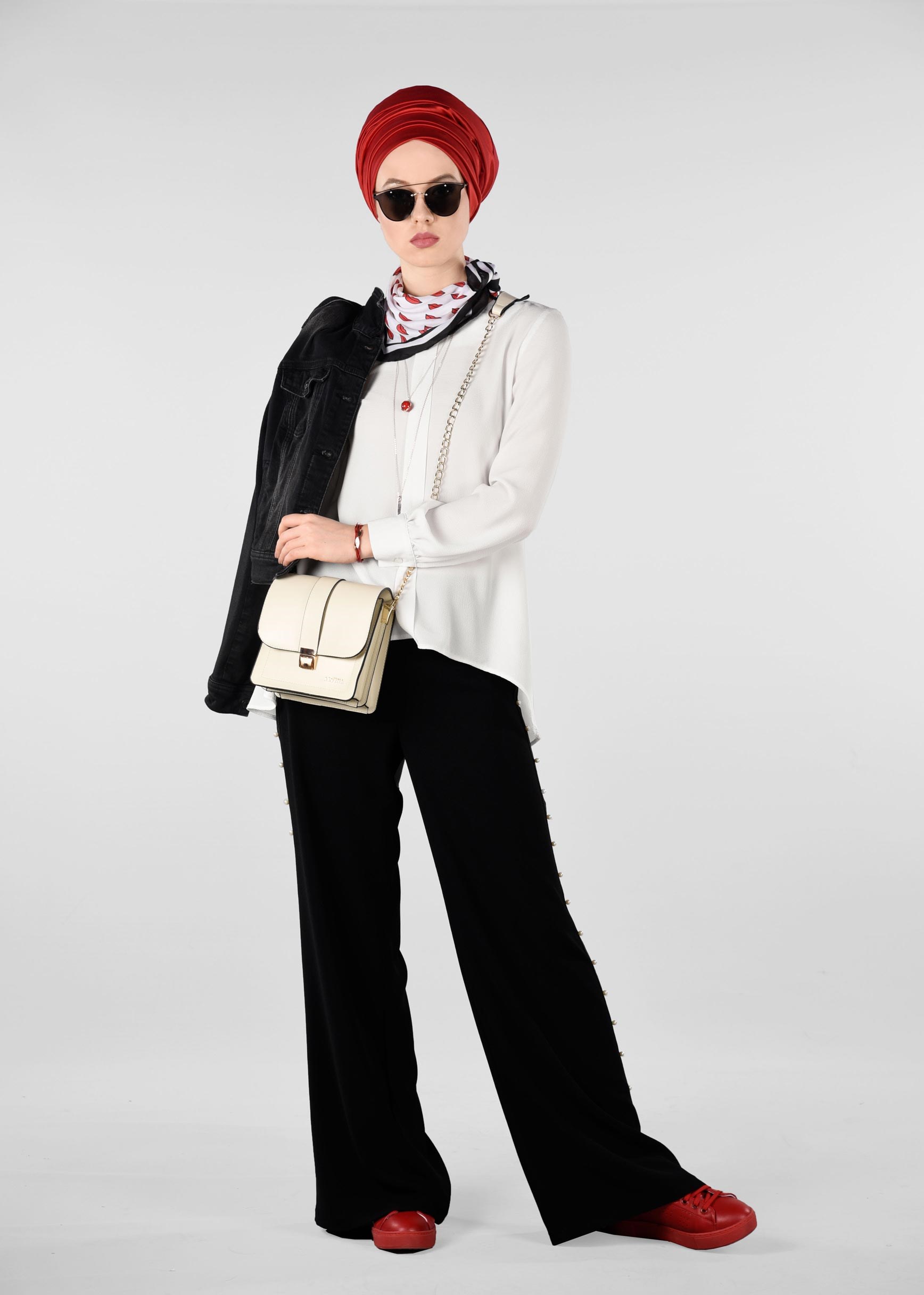 Tesettür giyim SİYAH ŞERİTLİ İNCİ DETAYLI SALAŞ PANTOLON 7293