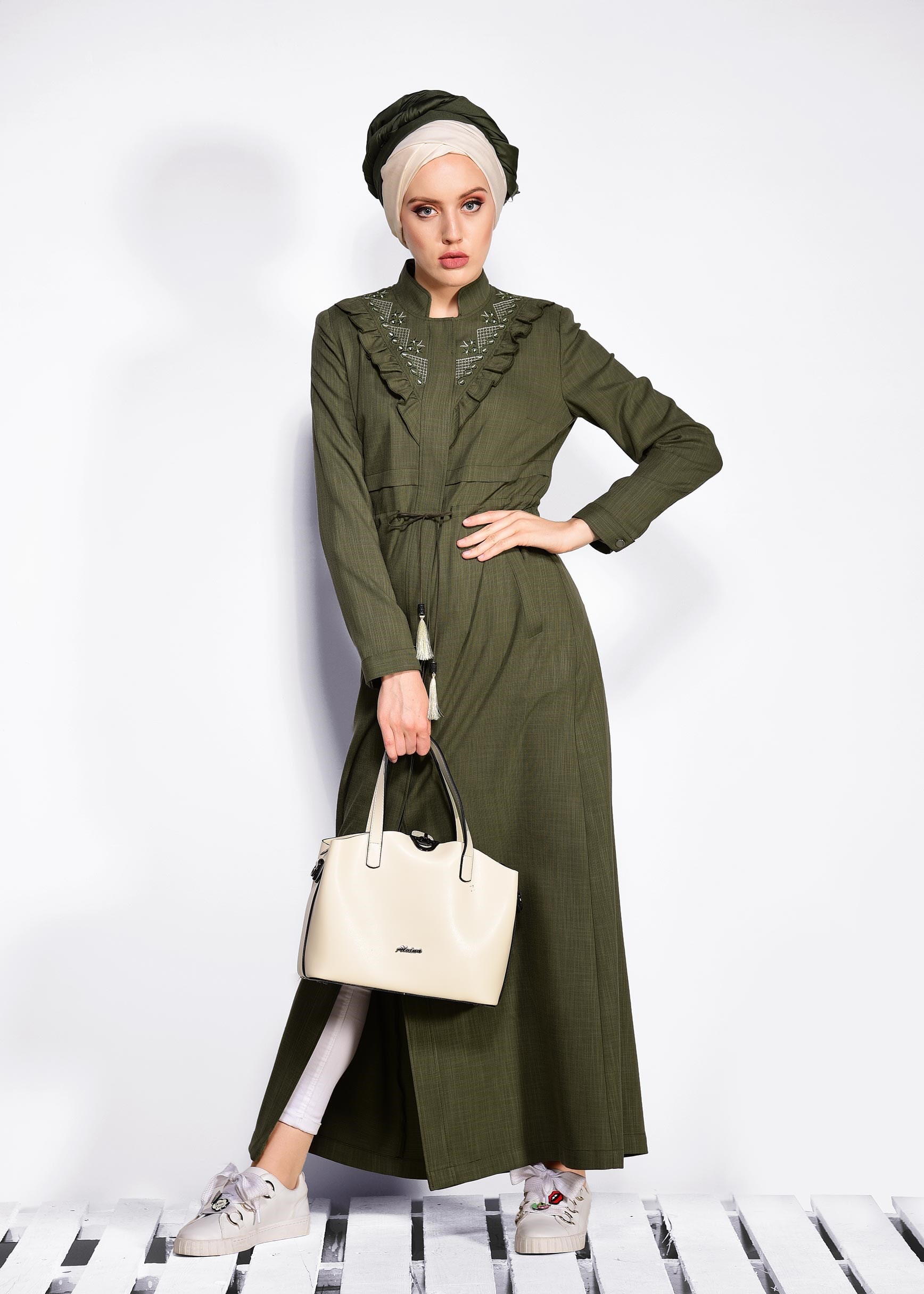 Tesettür giyim HAKİ YAKASI FIRFIRLI VE BELİ BÜZGÜLÜ PARDESÜ 1193 