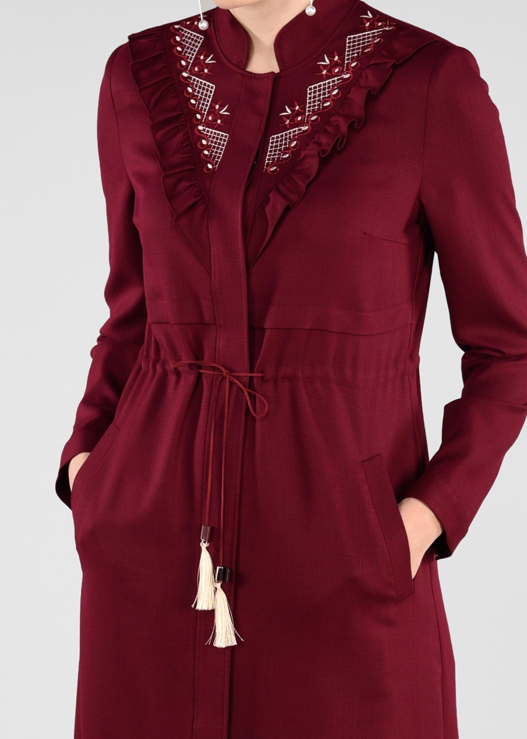 Tesettür giyim MÜRDÜM YAKASI FIRFIRLI VE BELİ BÜZGÜLÜ PARDESÜ 1193 