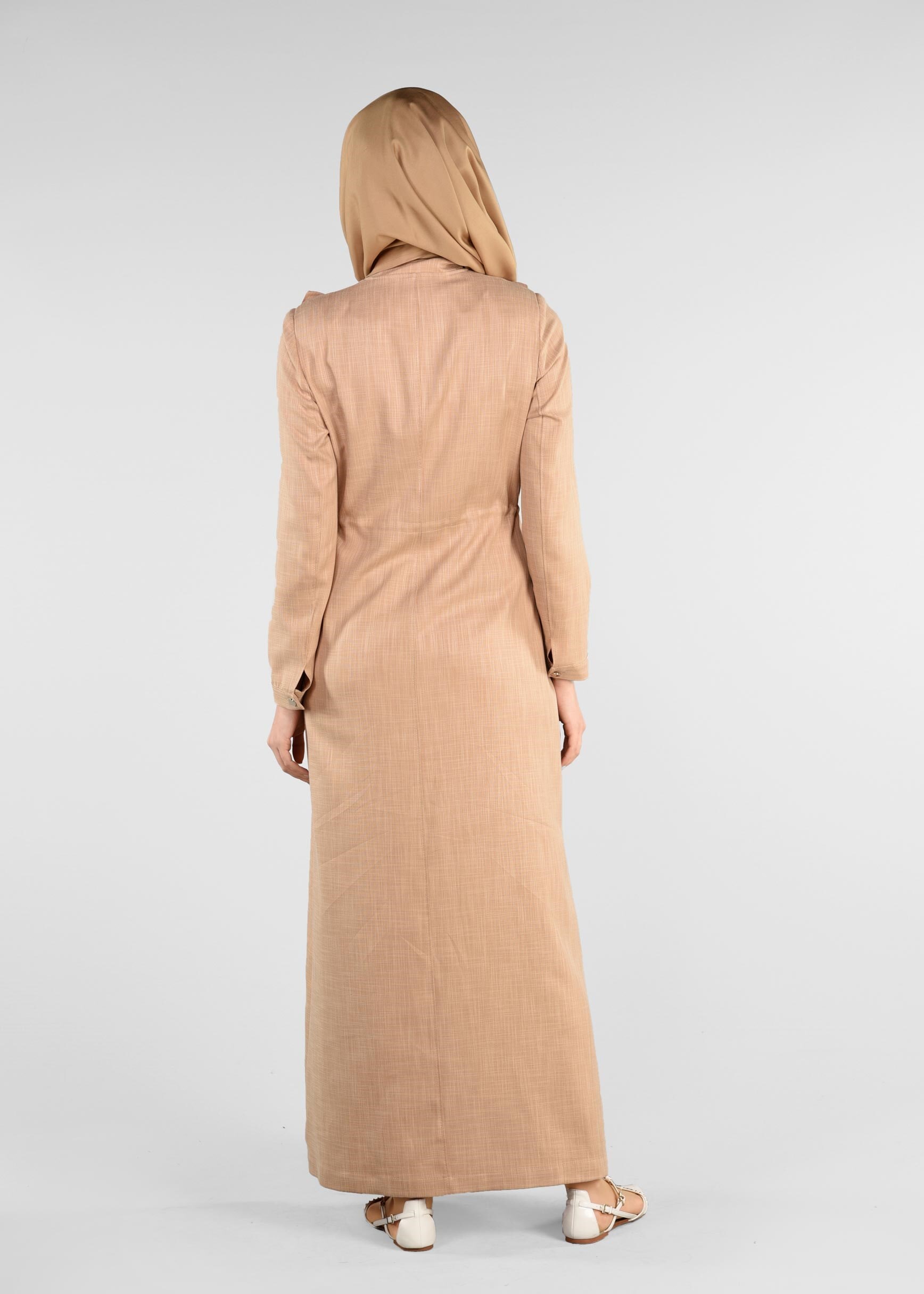 Tesettür giyim KAHVE YAKASI FIRFIRLI VE BELİ BÜZGÜLÜ PARDESÜ 1193 