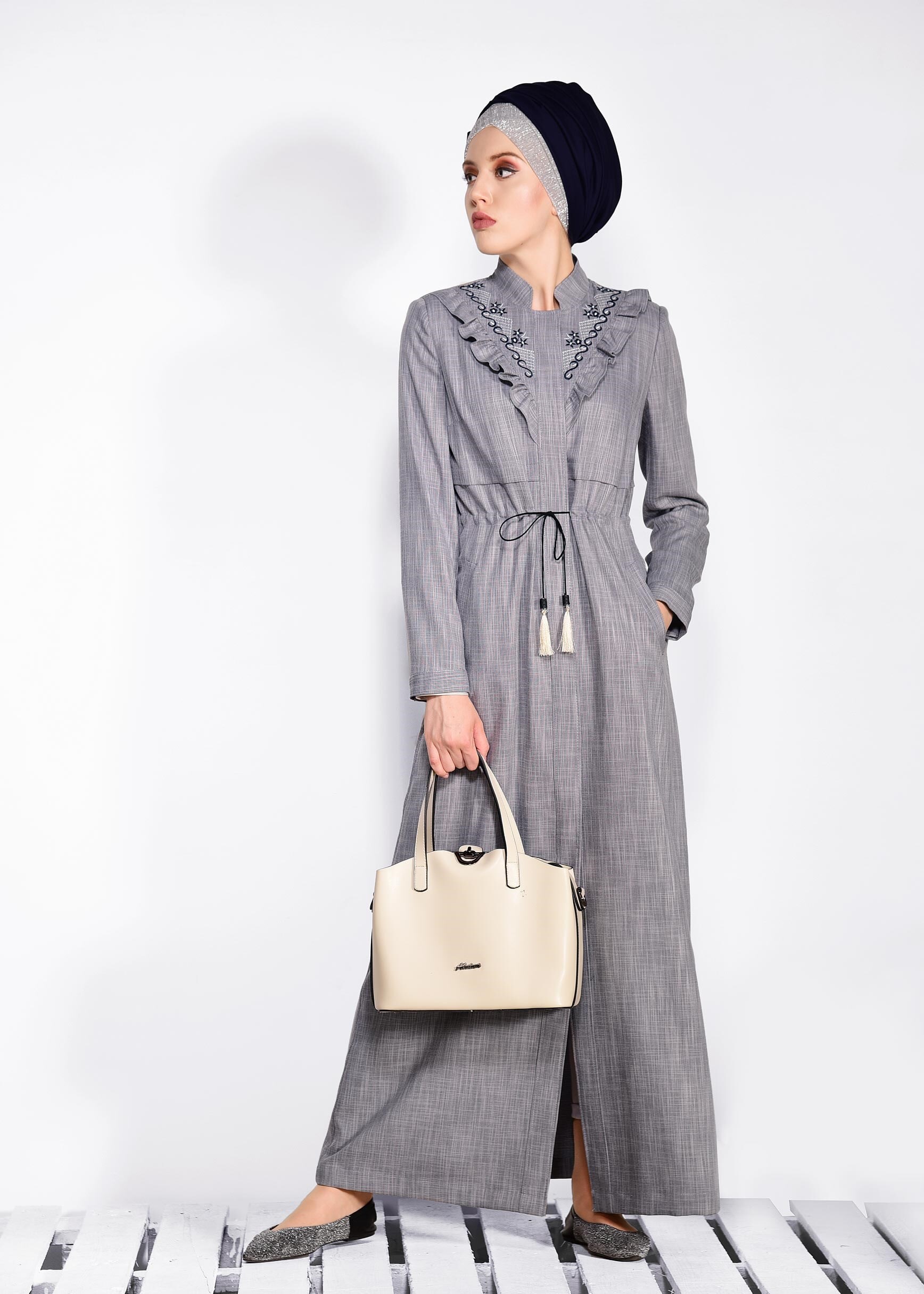 Tesettür giyim LACİVERT YAKASI FIRFIRLI VE BELİ BÜZGÜLÜ PARDESÜ 1193 