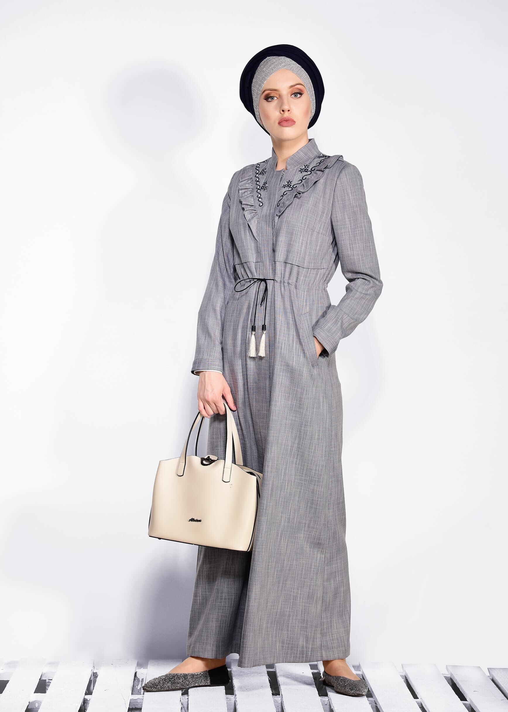 Tesettür giyim LACİVERT YAKASI FIRFIRLI VE BELİ BÜZGÜLÜ PARDESÜ 1193 