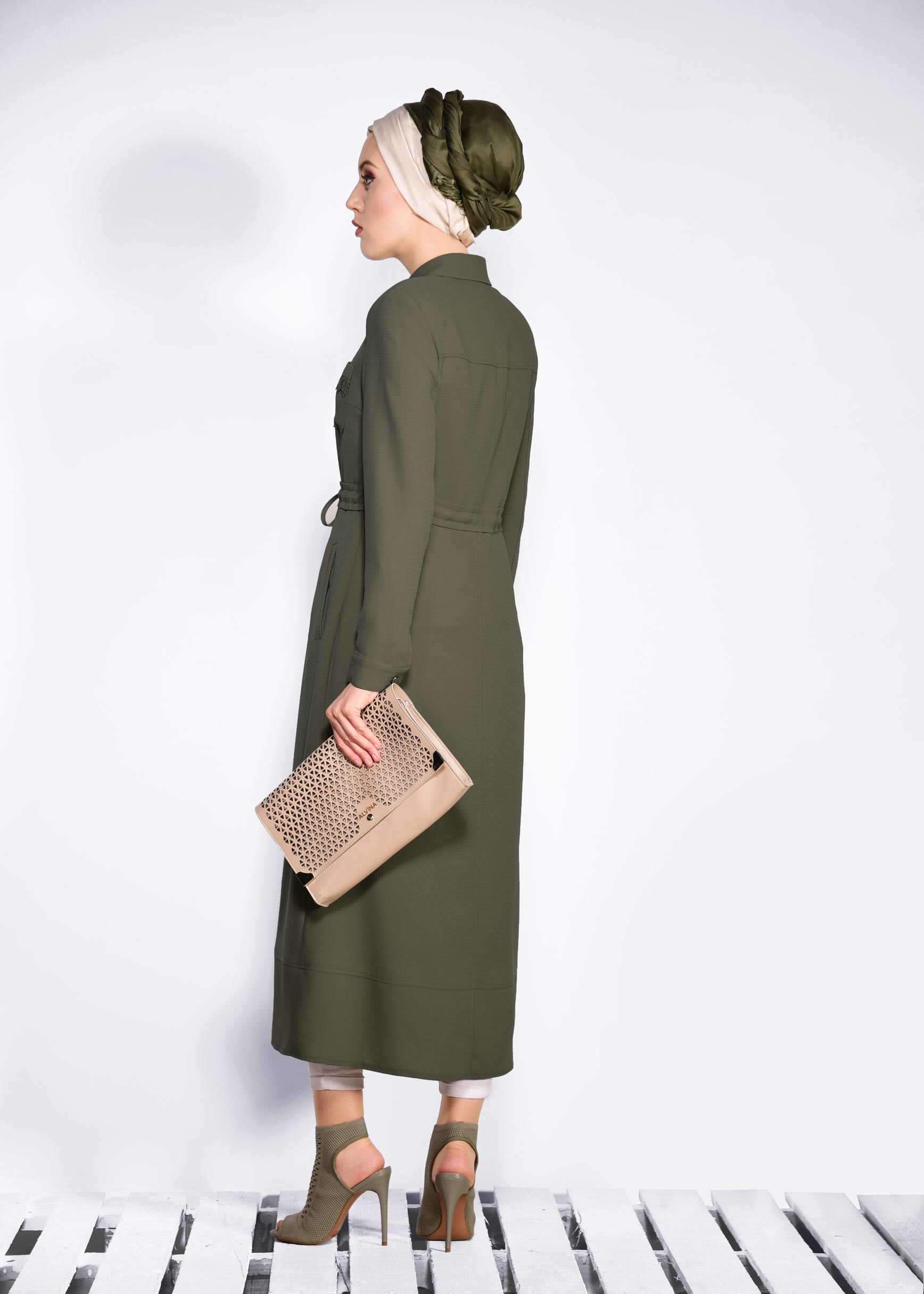 Tesettür giyim HAKİ  GÜPÜR DETAYLI BELDEN BAĞCIKLI PARDESÜ 1194 