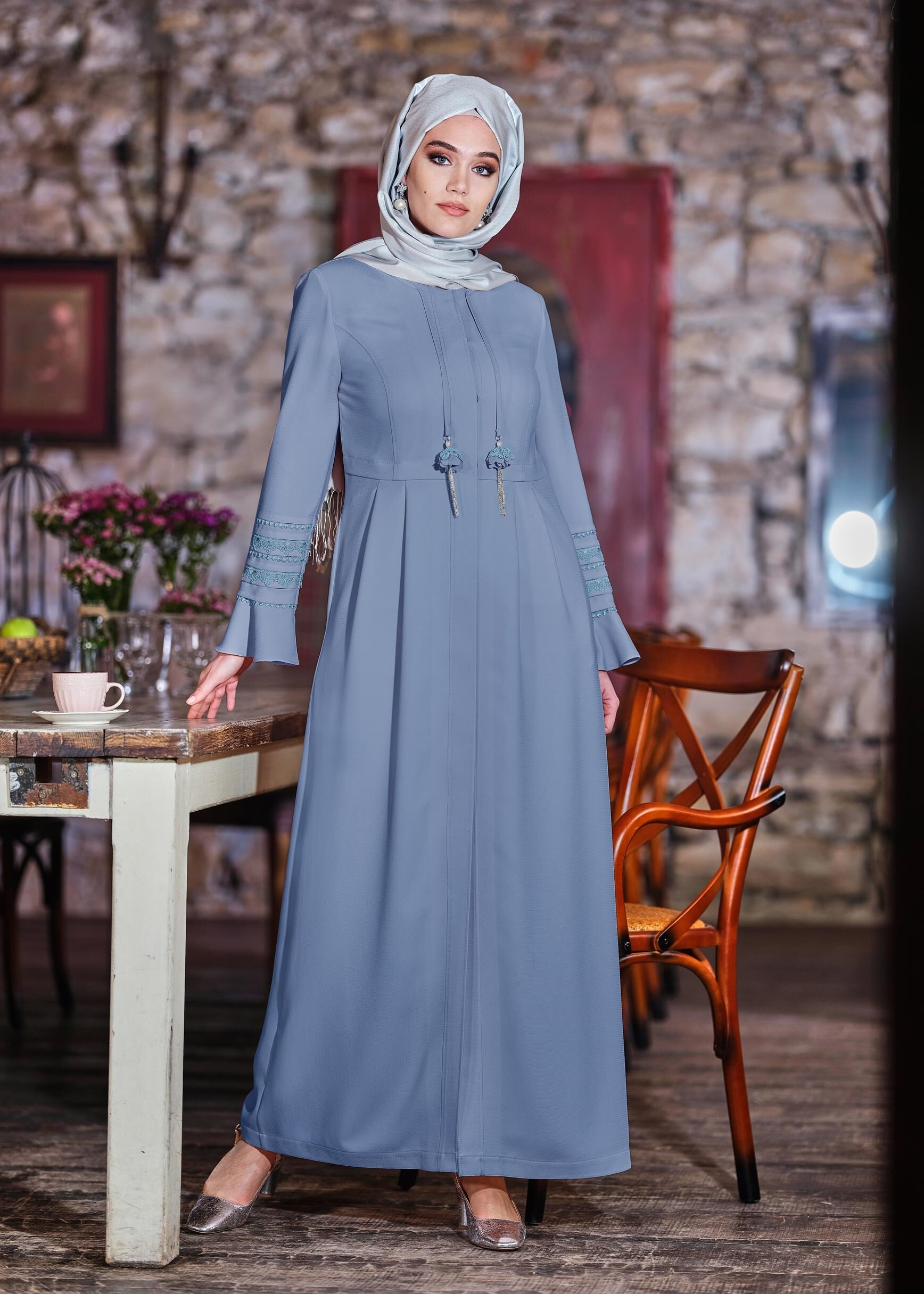 Tesettür giyim MAVİ KOL KISMI NAKIŞ DETAYLI PARDESÜ 1195
