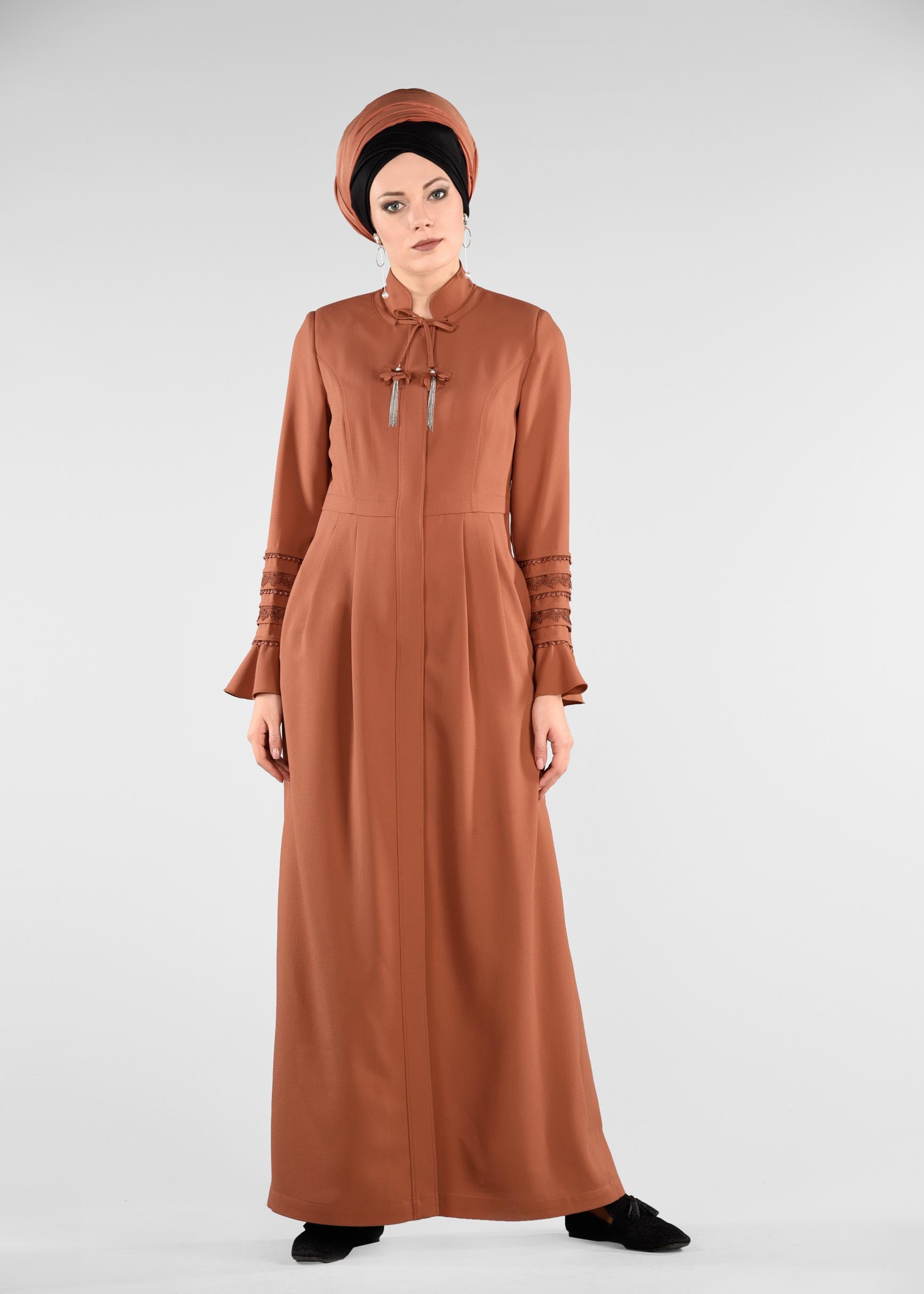 Tesettür giyim TURUNCU KOL KISMI NAKIŞ DETAYLI PARDESÜ 1195