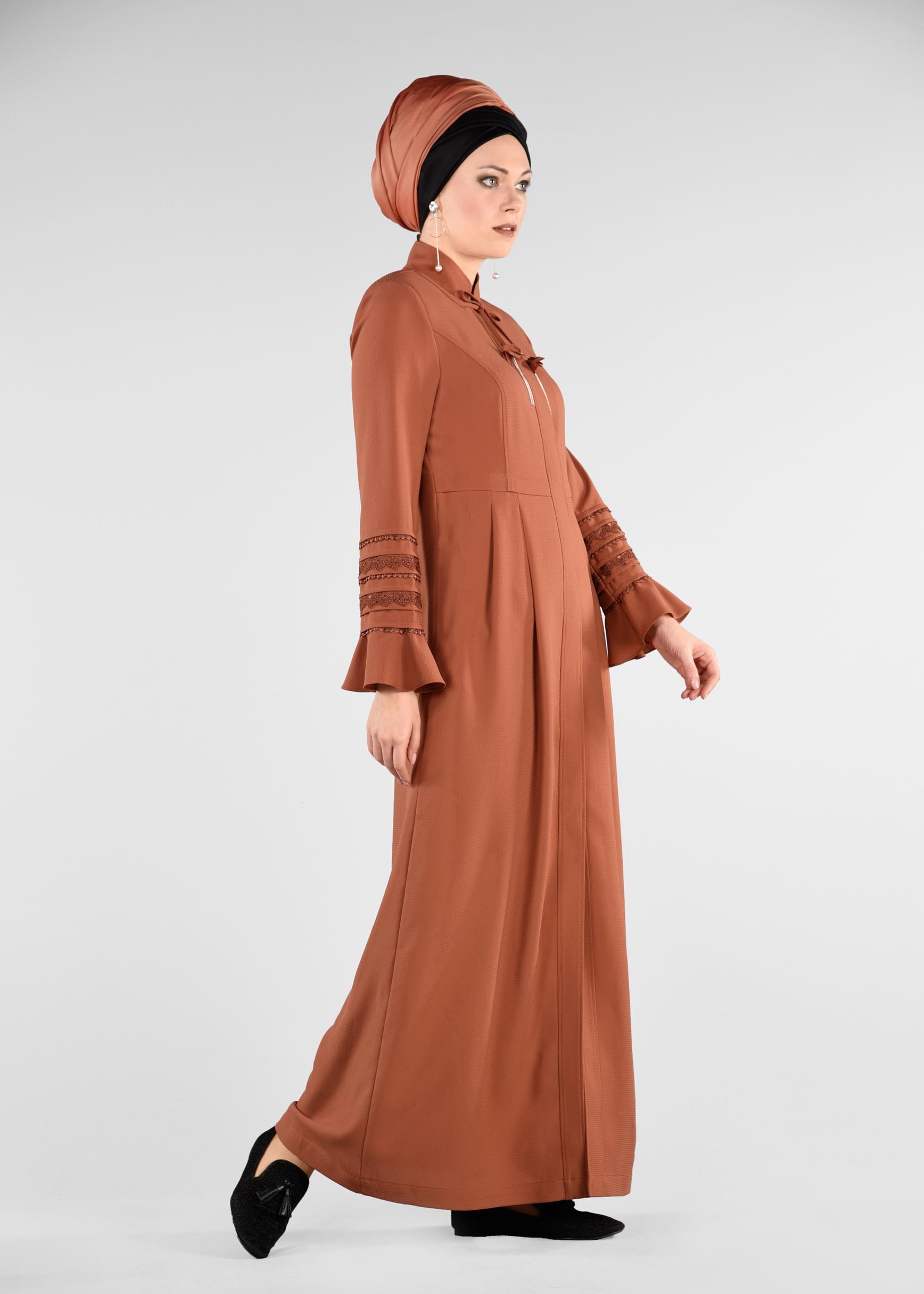 Tesettür giyim TURUNCU KOL KISMI NAKIŞ DETAYLI PARDESÜ 1195