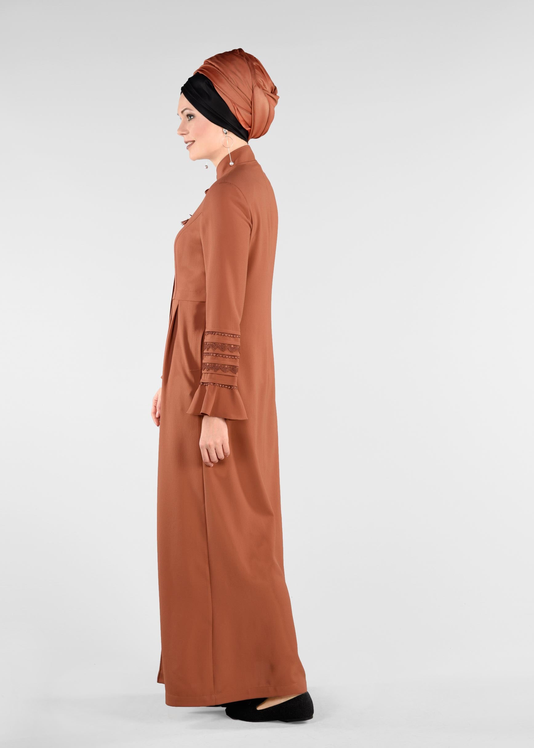 Tesettür giyim TURUNCU KOL KISMI NAKIŞ DETAYLI PARDESÜ 1195