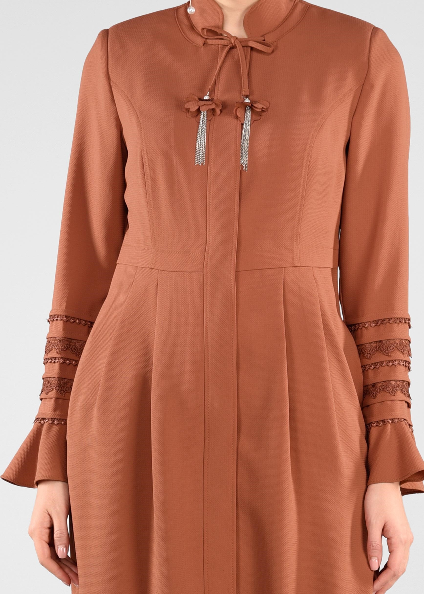 Tesettür giyim TURUNCU KOL KISMI NAKIŞ DETAYLI PARDESÜ 1195