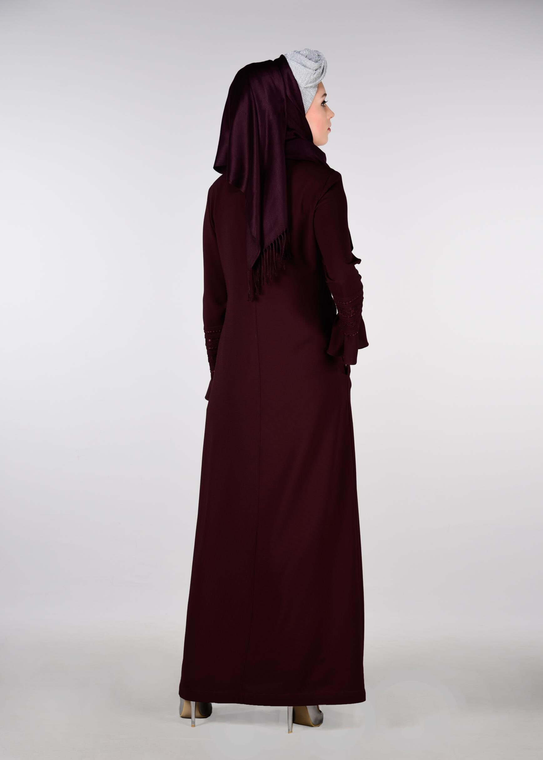 Tesettür giyim MÜRDÜM KOL KISMI NAKIŞ DETAYLI PARDESÜ 1195