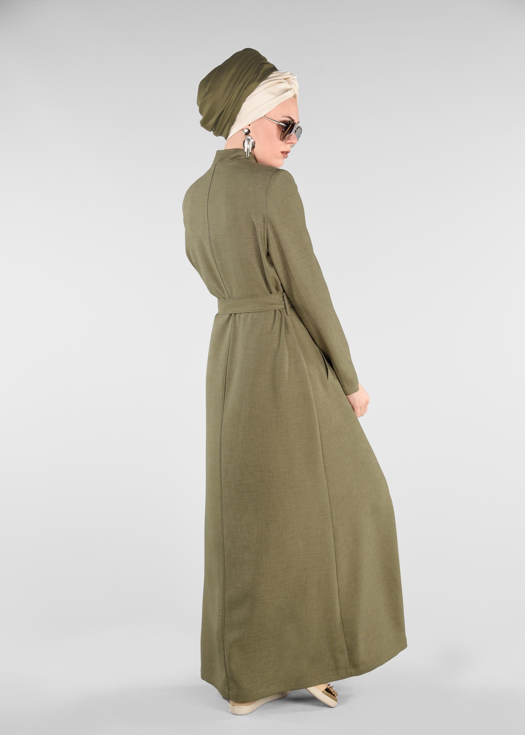 Tesettür giyim HAKİ NAKIŞ DETAYLI KEMERLİ PARDESÜ 1198 