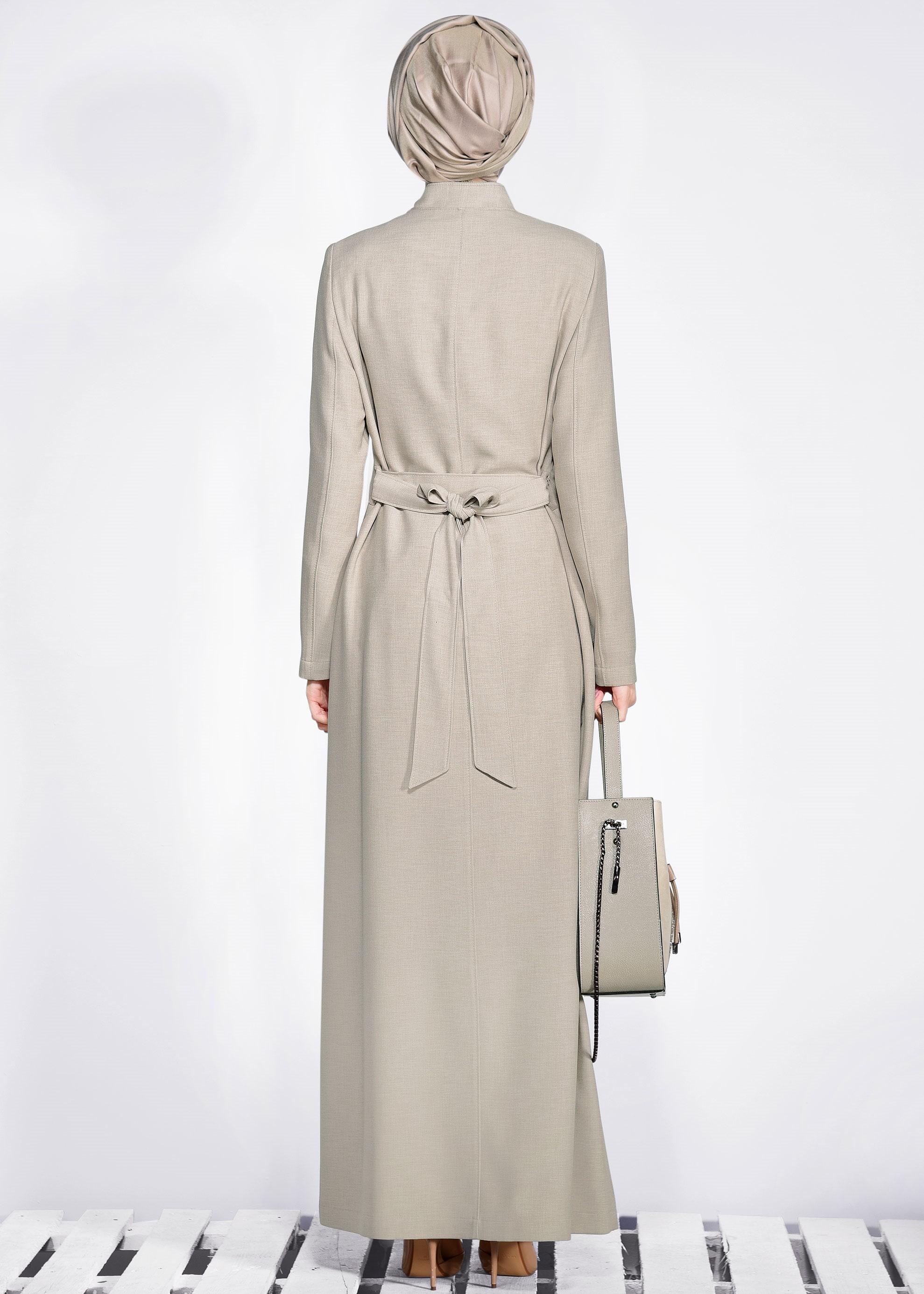 Tesettür giyim KAHVE NAKIŞ DETAYLI KEMERLİ PARDESÜ 1198 