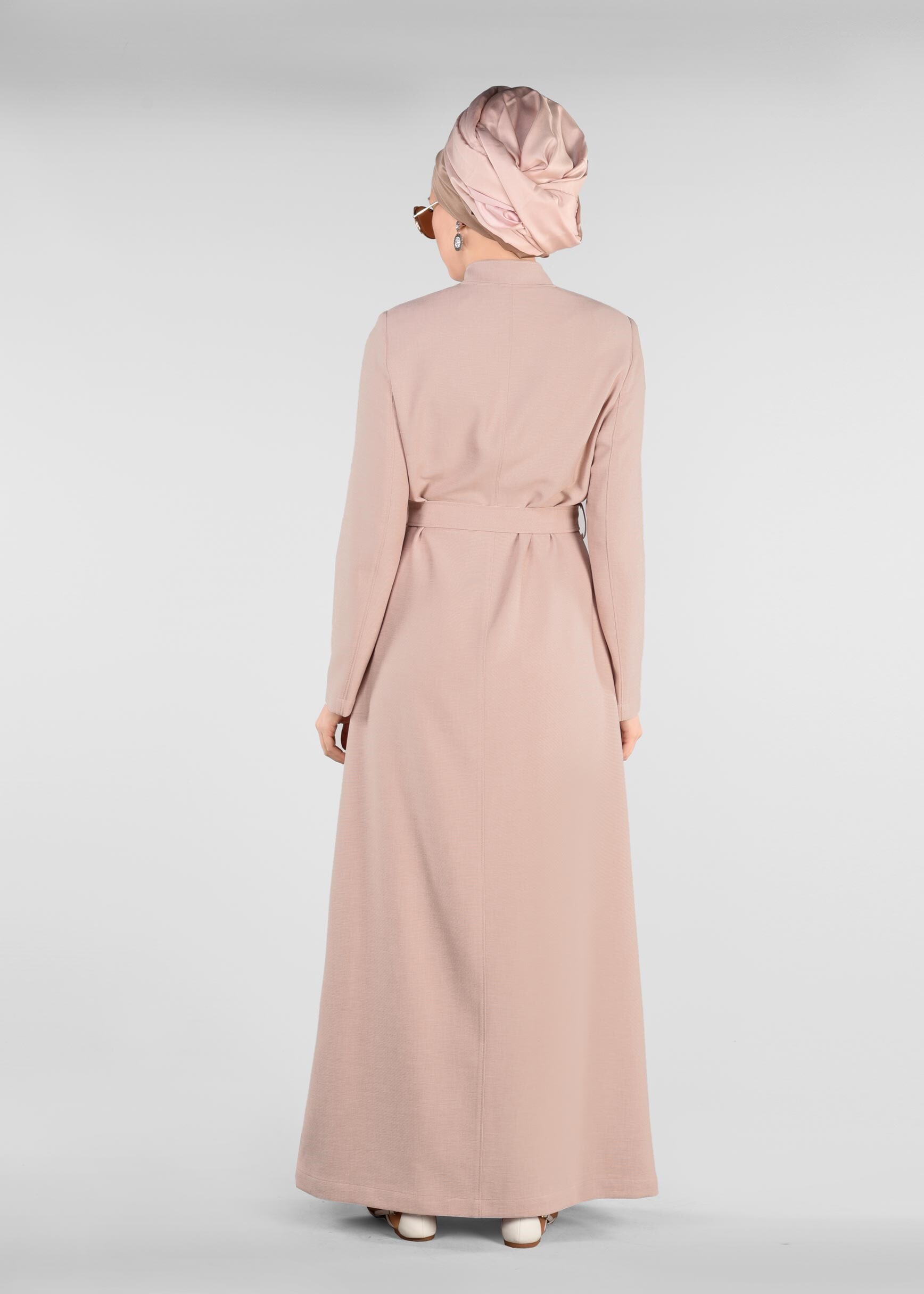Tesettür giyim PUDRA NAKIŞ DETAYLI KEMERLİ PARDESÜ 1198 