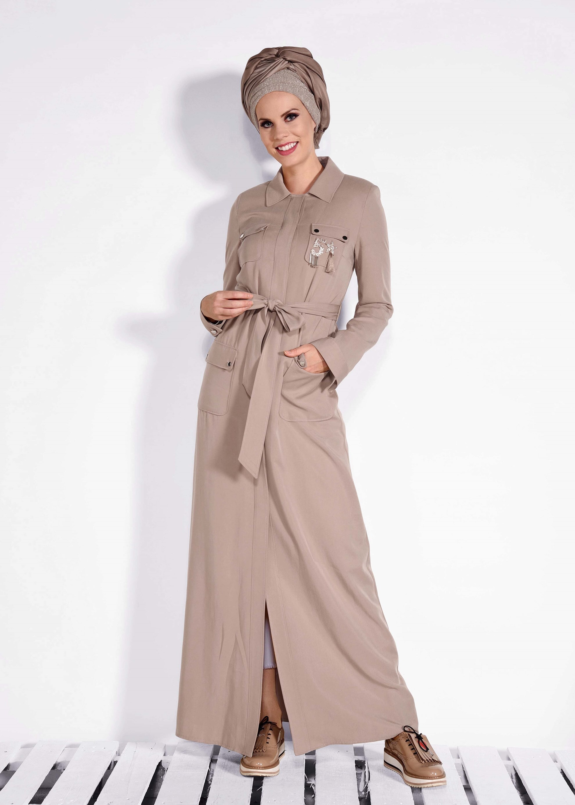 Tesettür giyim BEJ CEP DETAYLI PARDESÜ 1199 