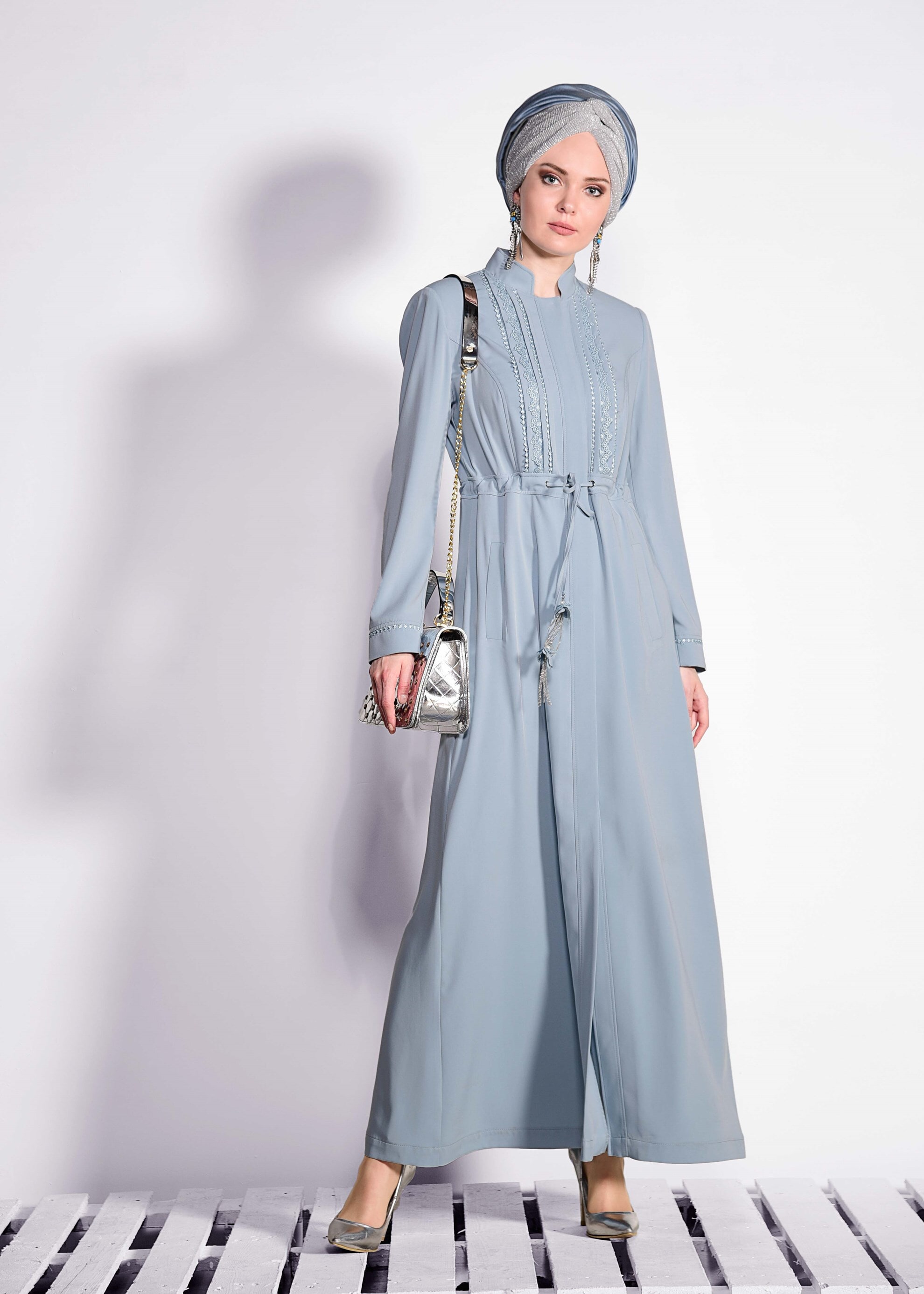 Tesettür giyim MAVİ BELİ BÜZGÜLÜ HAKİM YAKA PARDESÜ 1212 