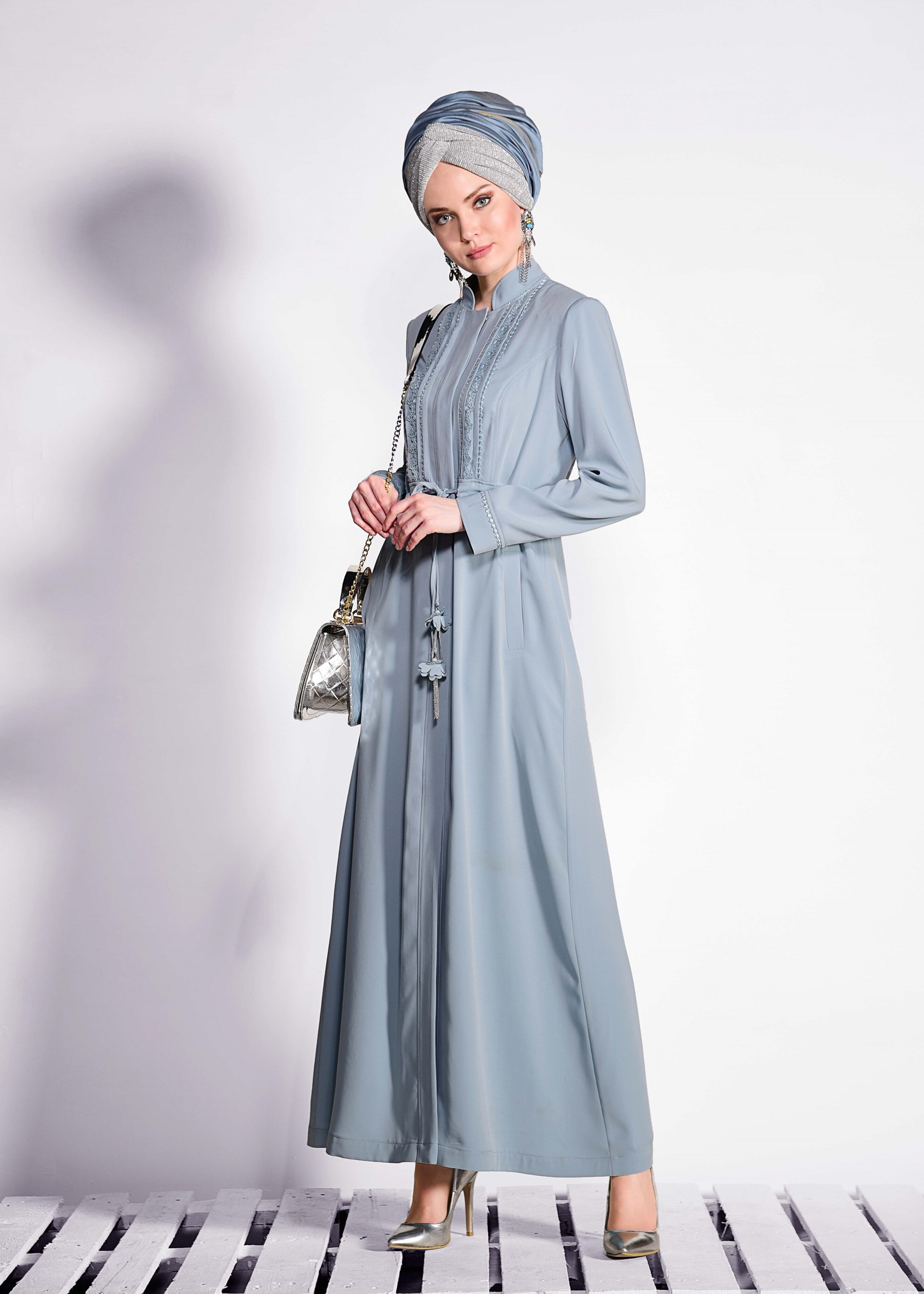 Tesettür giyim MAVİ BELİ BÜZGÜLÜ HAKİM YAKA PARDESÜ 1212 