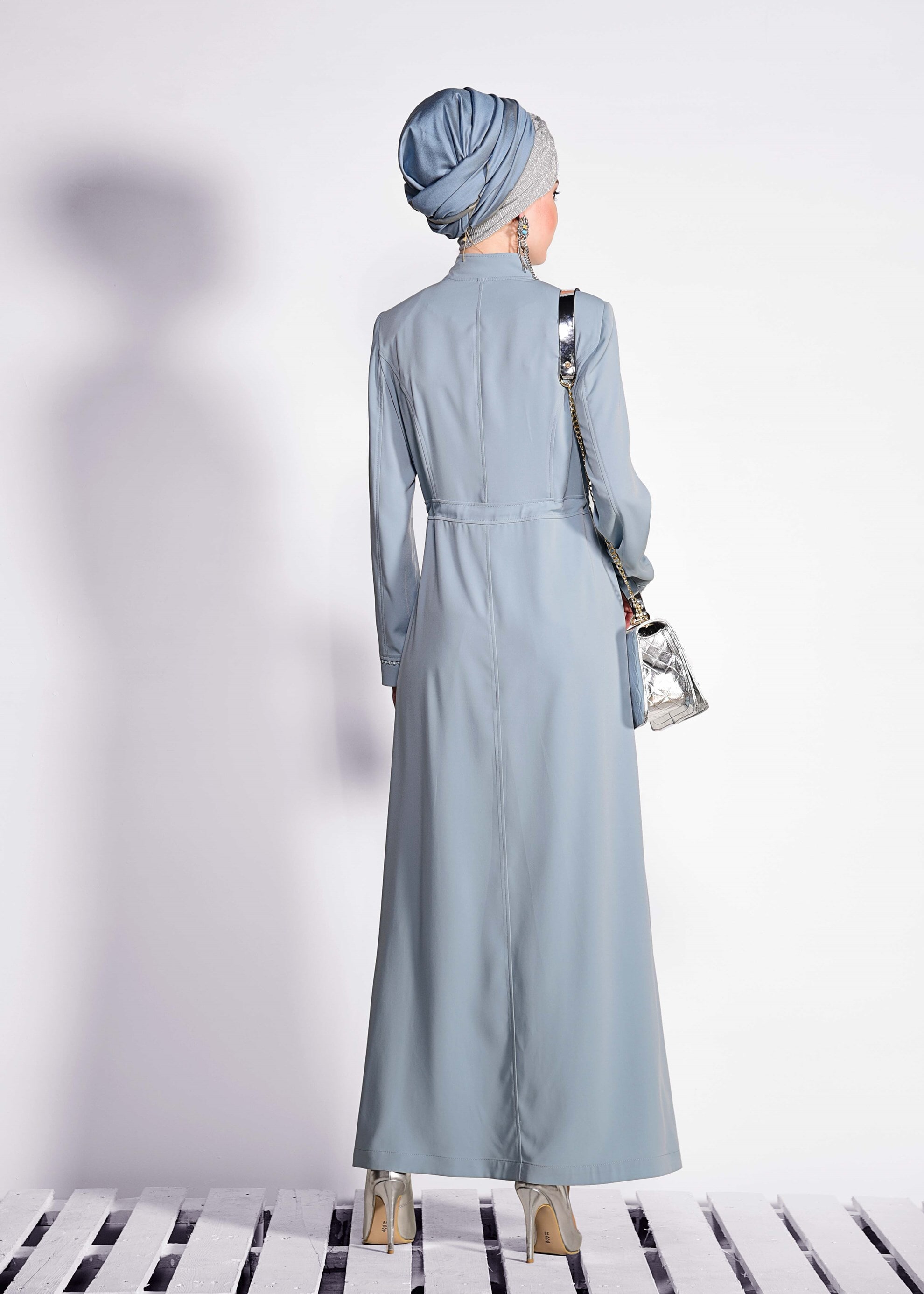 Tesettür giyim MAVİ BELİ BÜZGÜLÜ HAKİM YAKA PARDESÜ 1212 