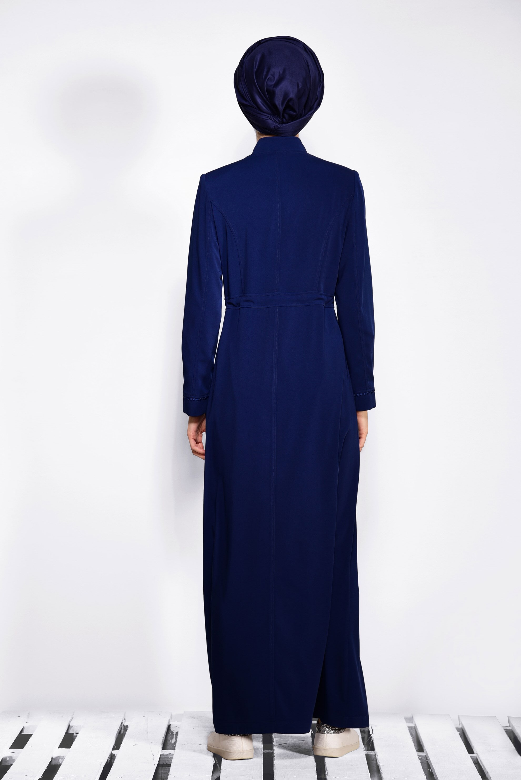 Tesettür giyim LACİVERT BELİ BÜZGÜLÜ HAKİM YAKA PARDESÜ 1212 