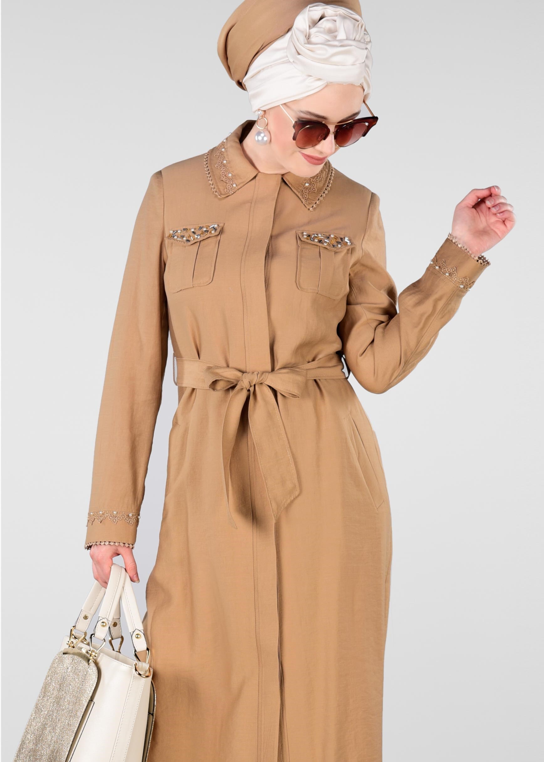 Tesettür giyim KAHVE BONCUK İŞLEMELİ KUŞAKLI PARDESÜ 1218