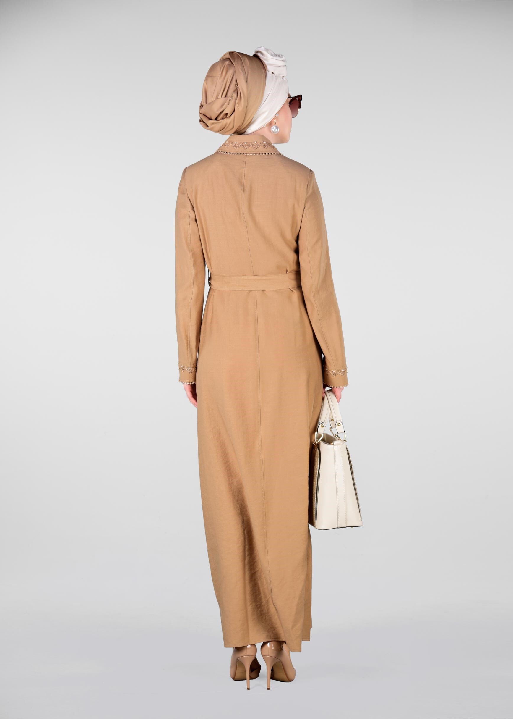 Tesettür giyim KAHVE BONCUK İŞLEMELİ KUŞAKLI PARDESÜ 1218