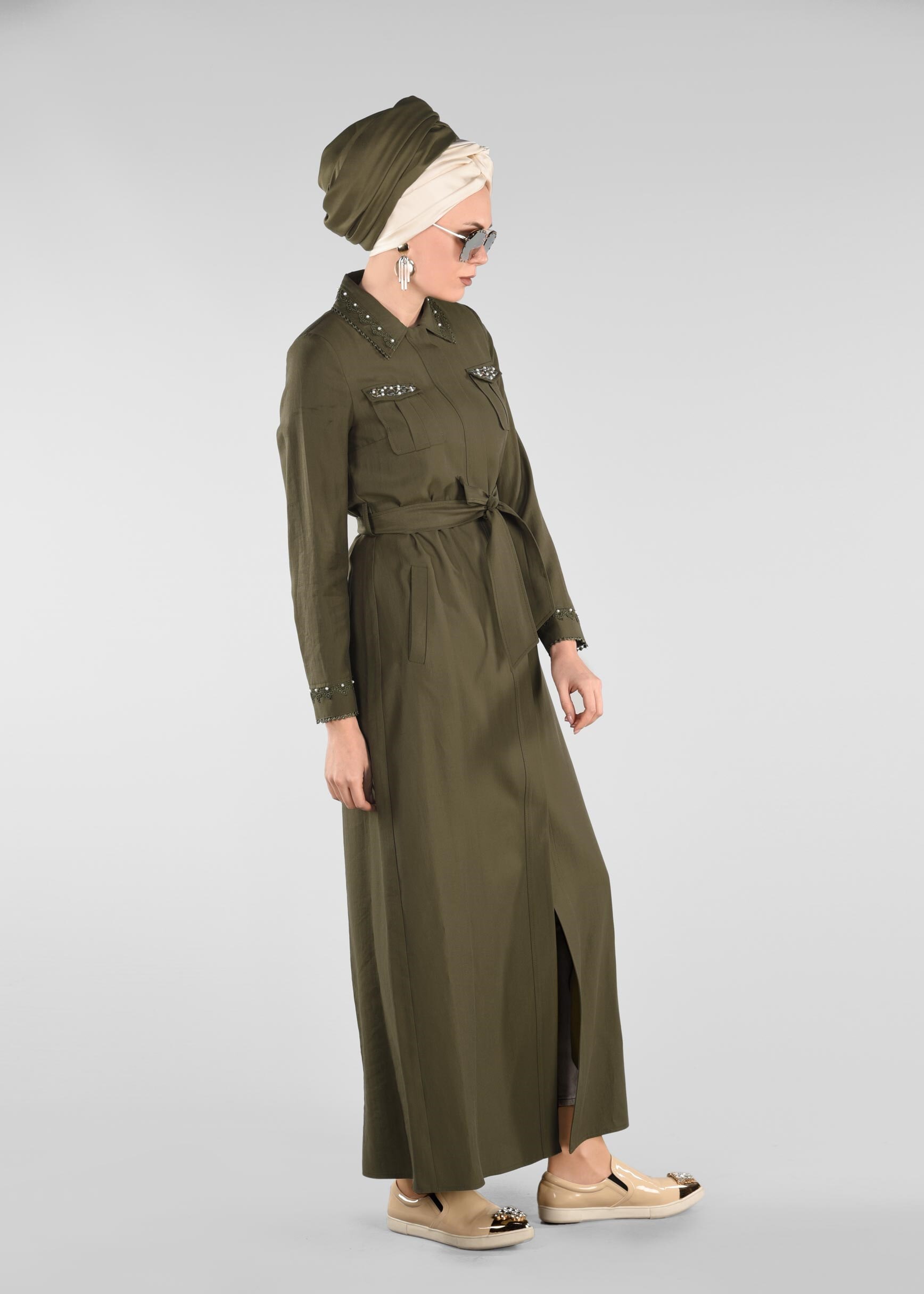 Tesettür giyim HAKİ BONCUK İŞLEMELİ KUŞAKLI PARDESÜ 1218