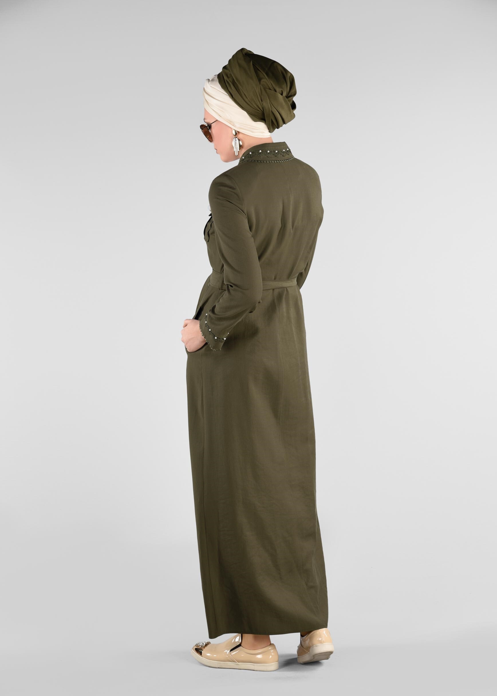 Tesettür giyim HAKİ BONCUK İŞLEMELİ KUŞAKLI PARDESÜ 1218