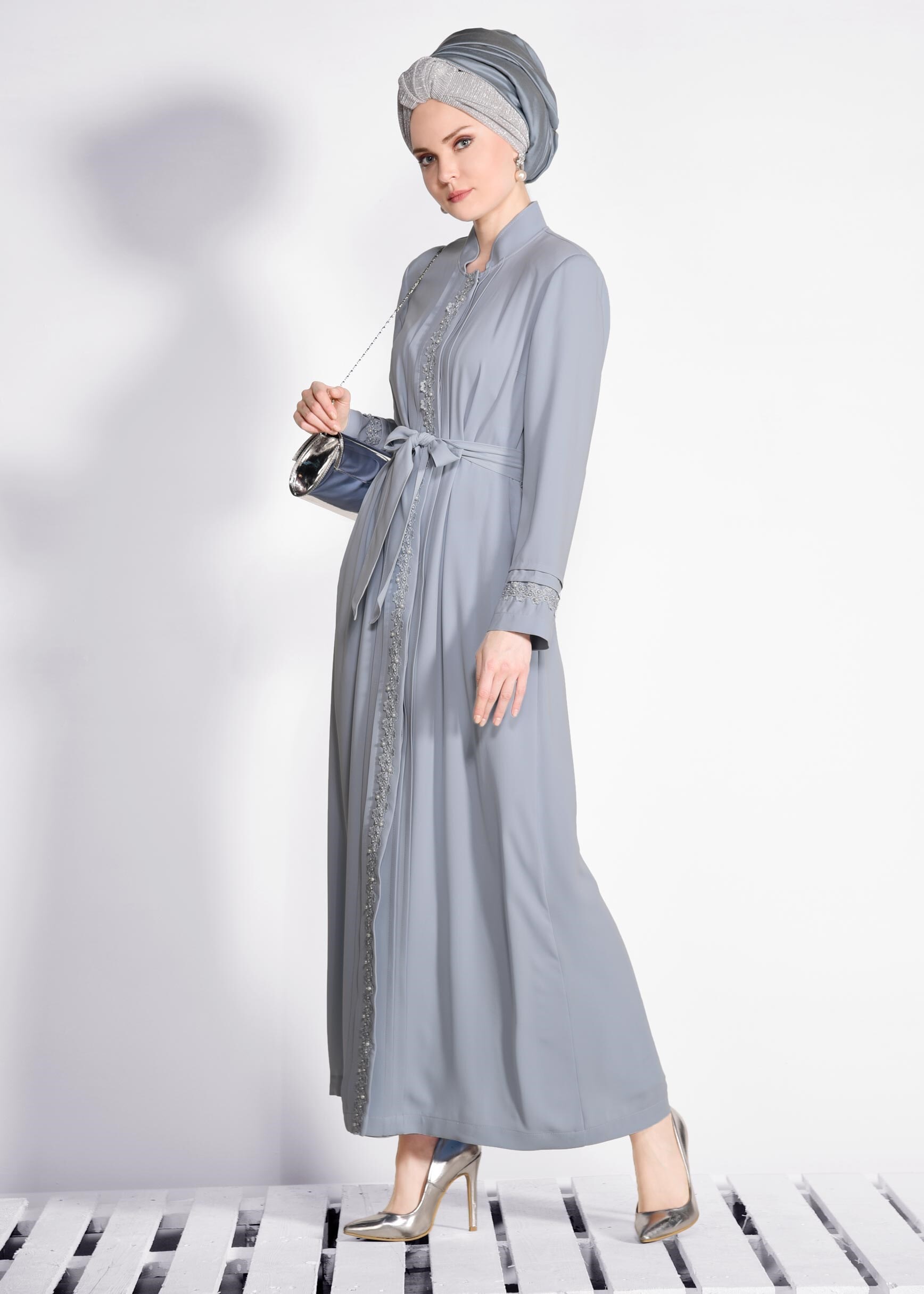 Tesettür giyim MAVİ NAKIŞLI KUŞAKLI PARDESÜ 1229