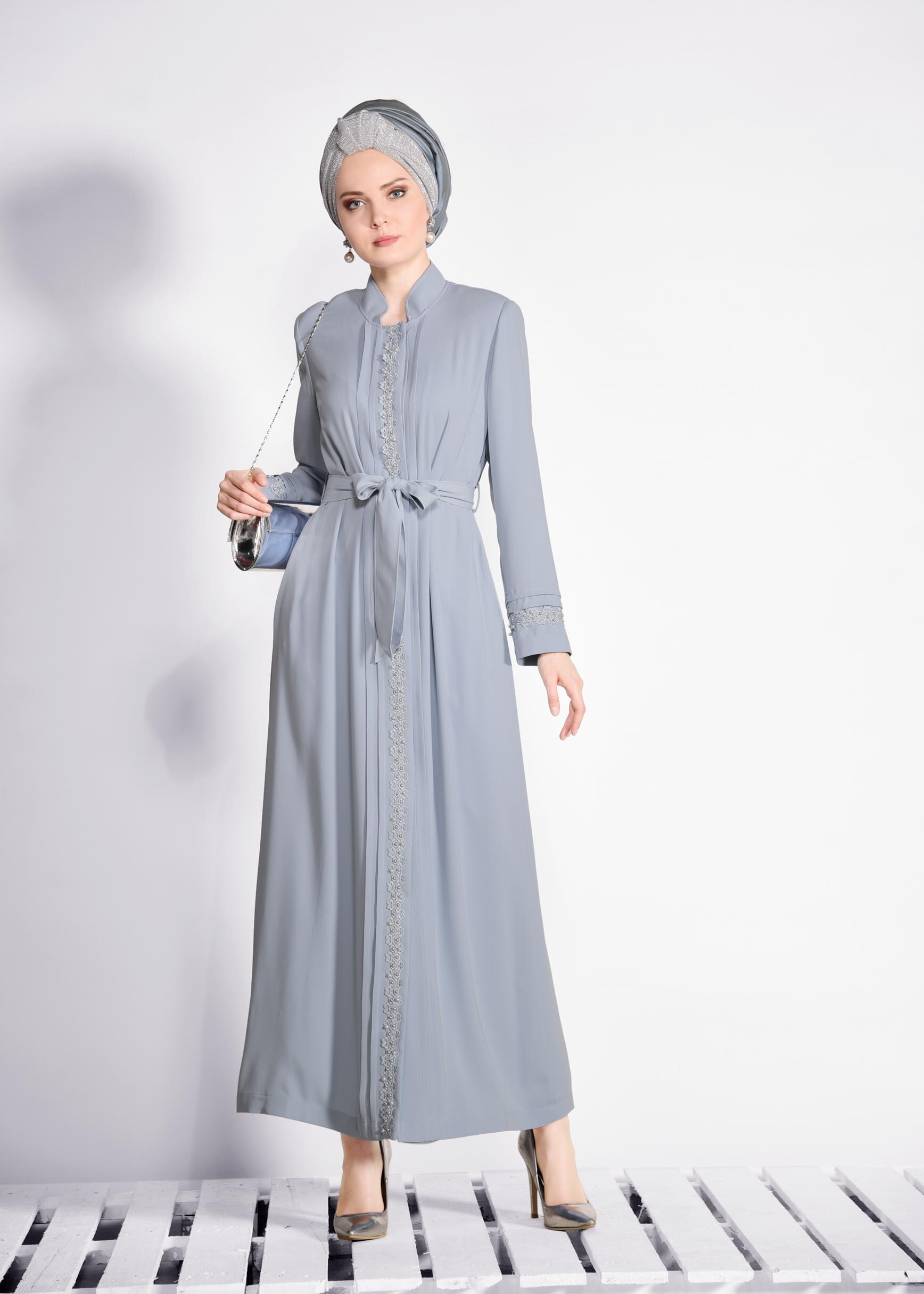 Tesettür giyim MAVİ NAKIŞLI KUŞAKLI PARDESÜ 1229