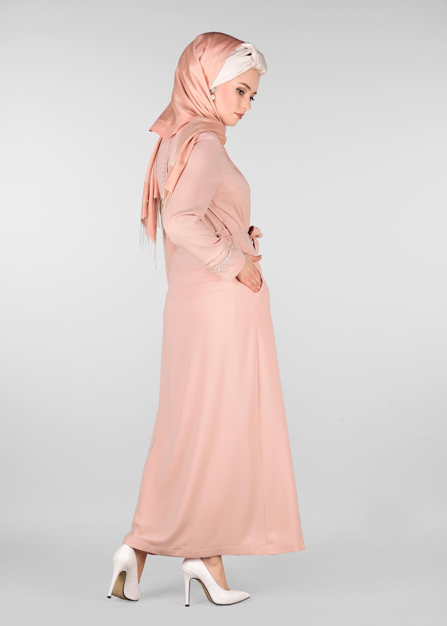 Tesettür giyim PUDRA NAKIŞLI KUŞAKLI PARDESÜ 1229