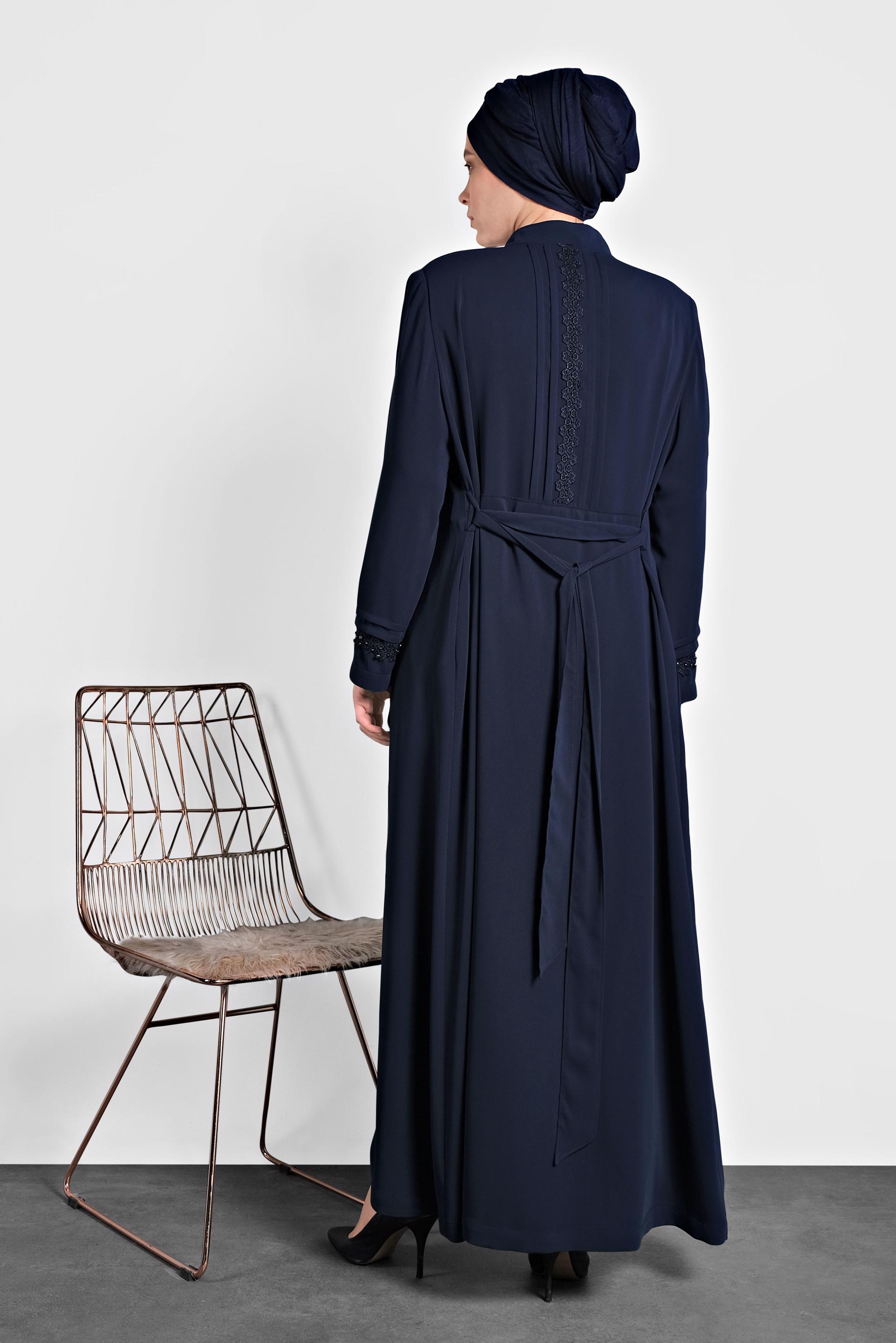 Tesettür giyim LACİVERT NAKIŞLI KUŞAKLI PARDESÜ 1229