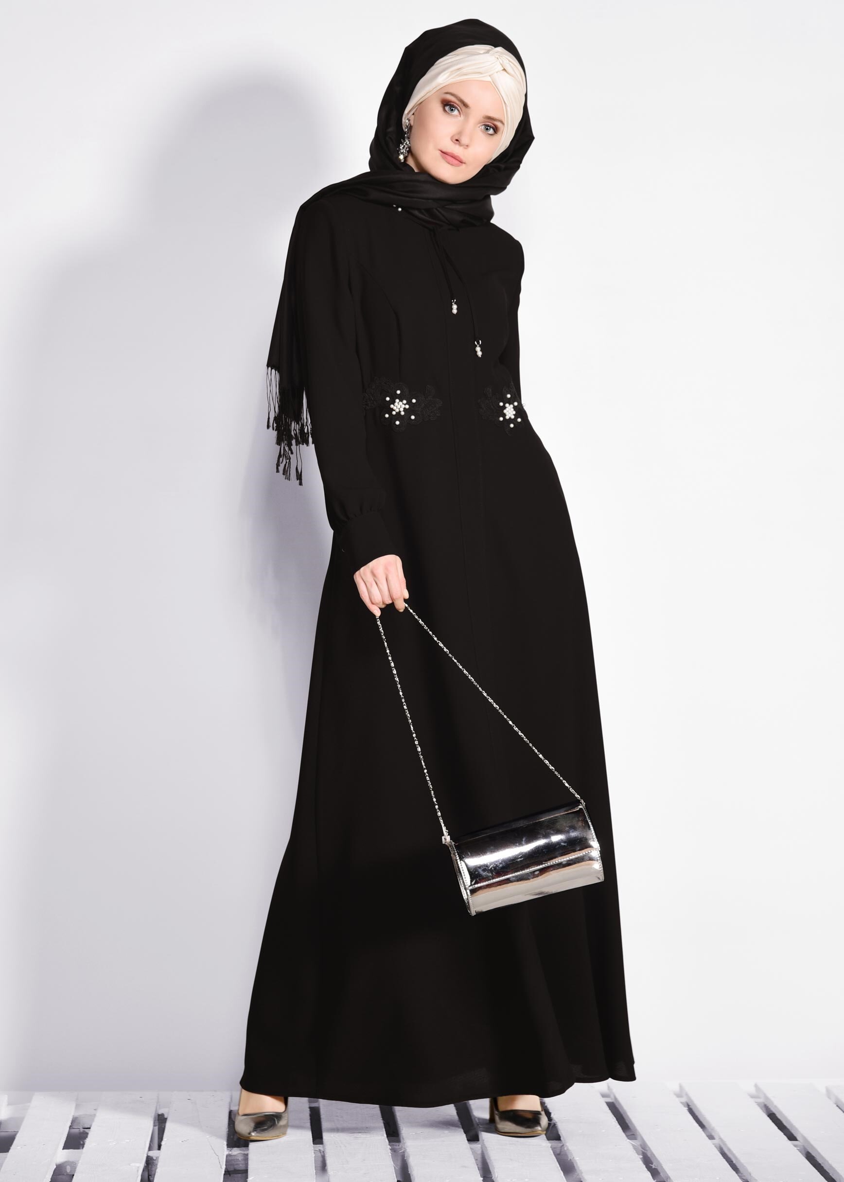 Tesettür giyim SİYAH NAKIŞLI PARDESÜ 1234