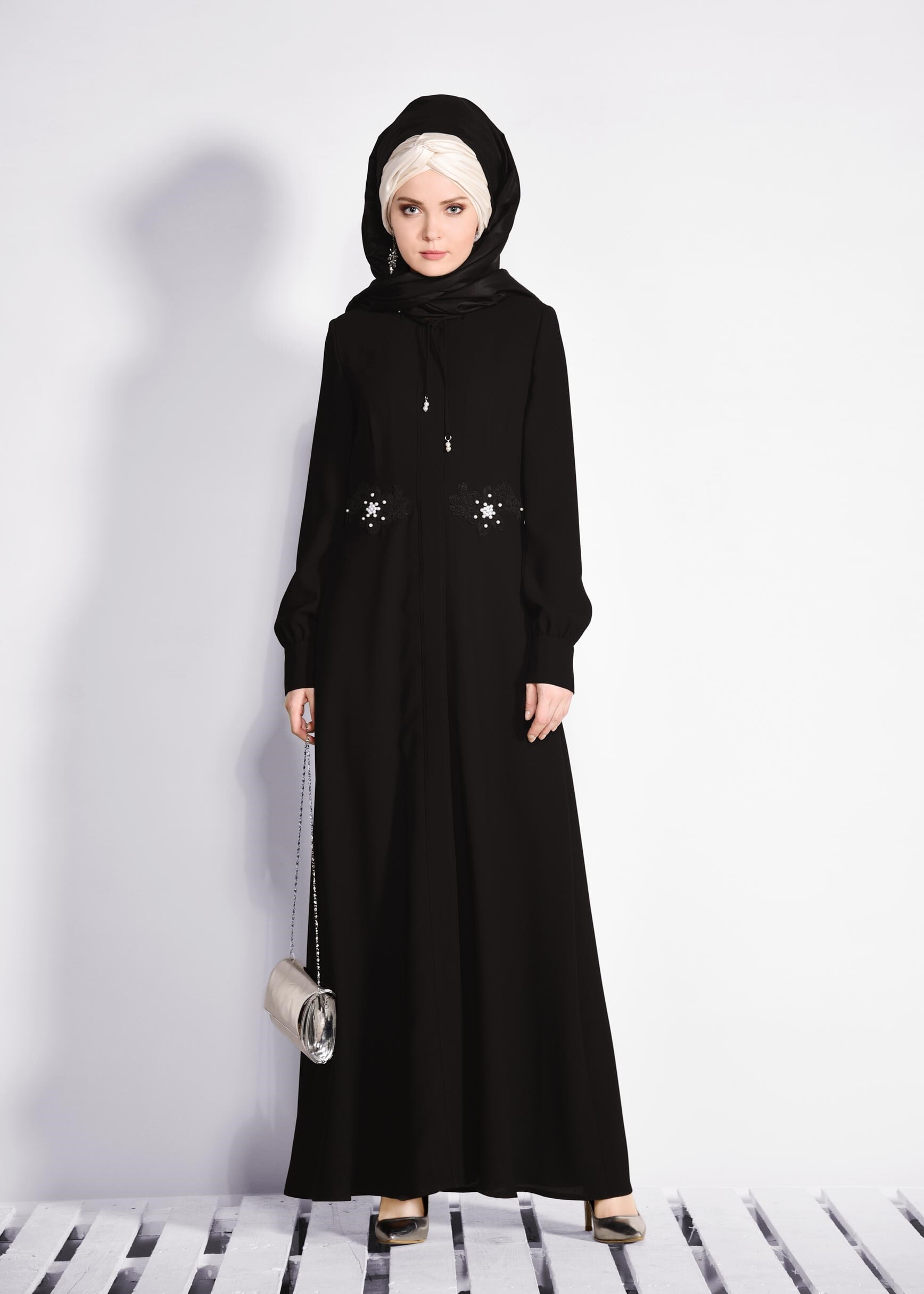 Tesettür giyim SİYAH NAKIŞLI PARDESÜ 1234