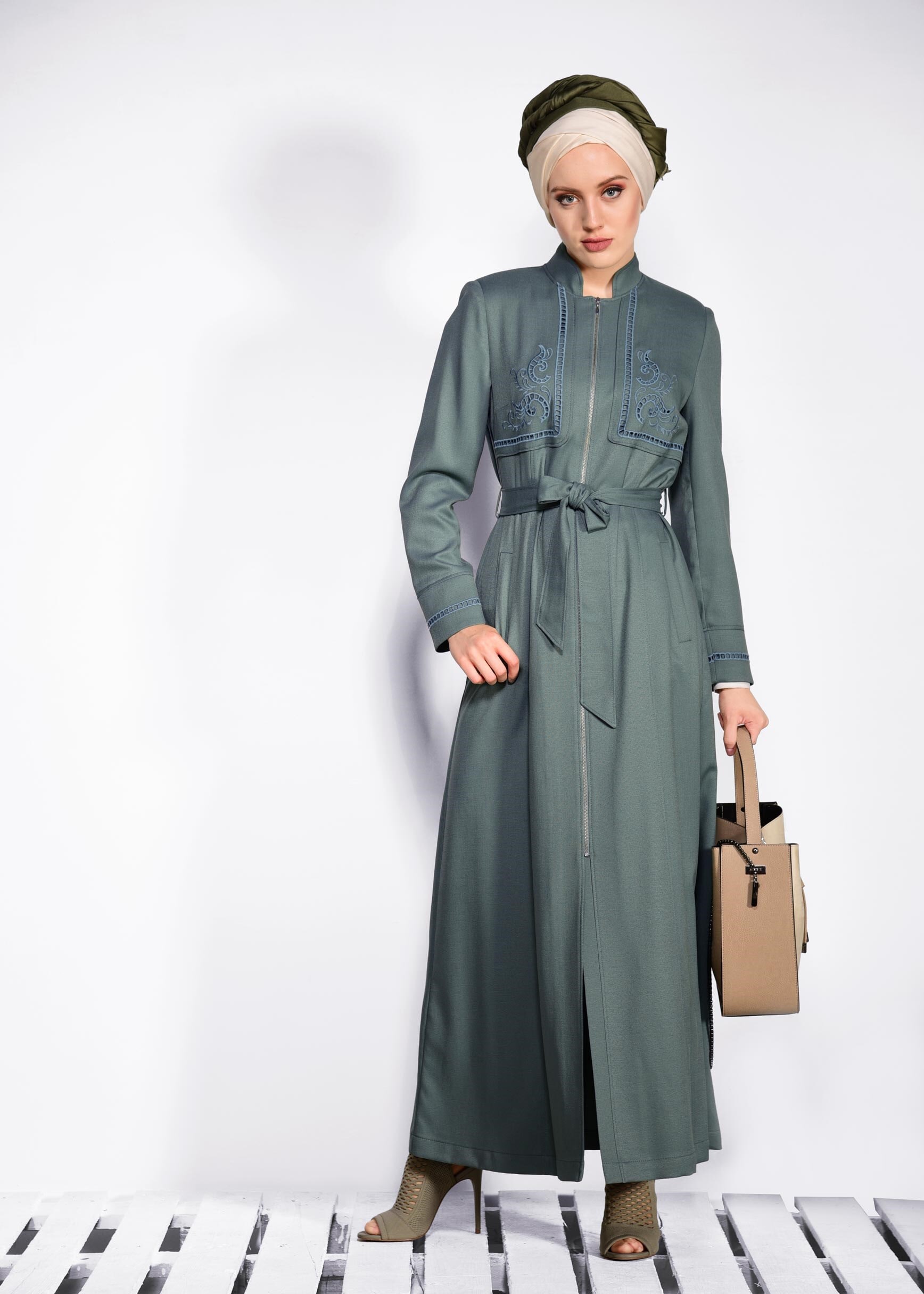 Tesettür giyim YEŞİL FERMUARLI KUŞAKLI PARDESÜ 1238