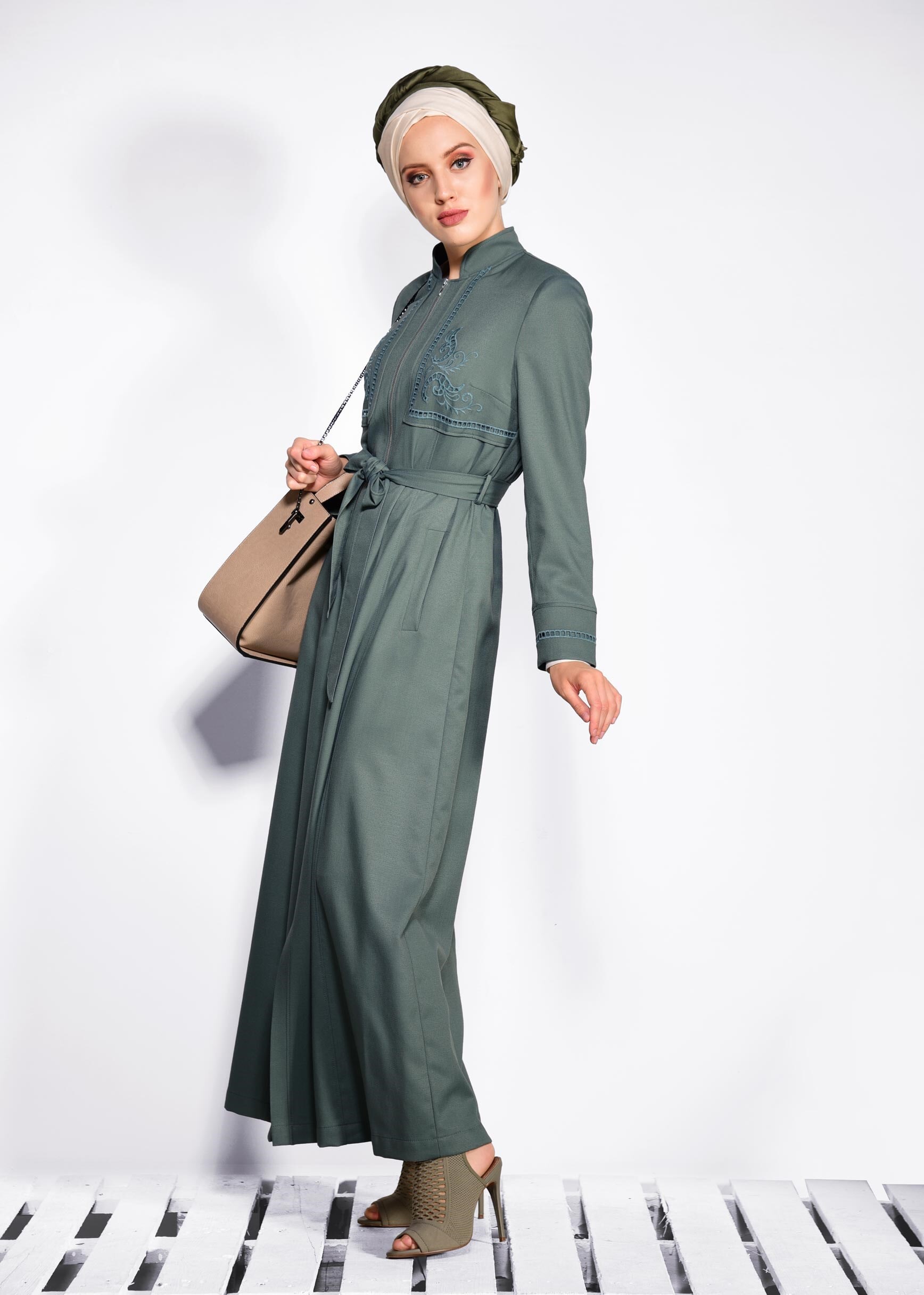 Tesettür giyim YEŞİL FERMUARLI KUŞAKLI PARDESÜ 1238