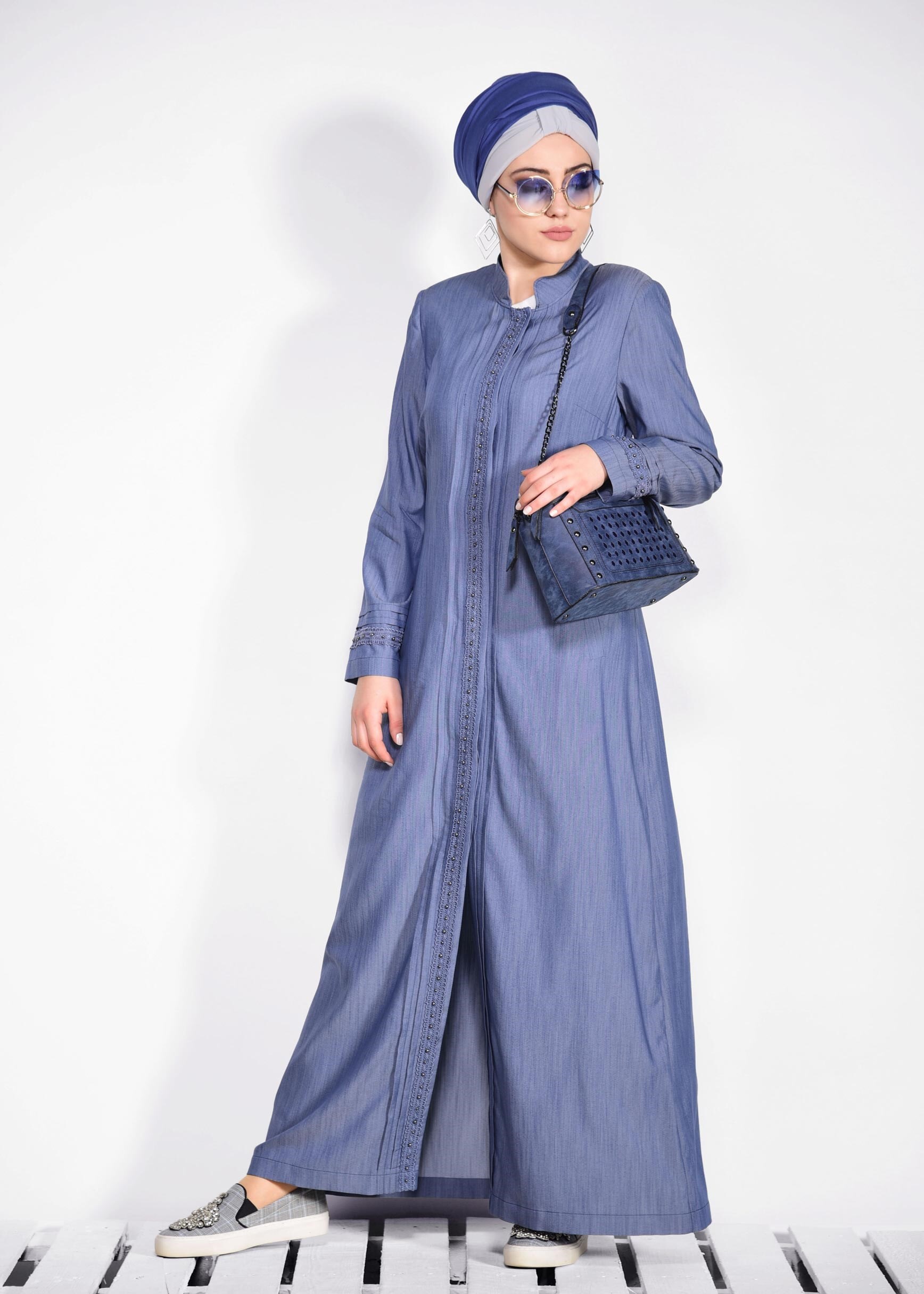 Tesettür giyim LACİVERT BONCUK DETAYLI PARDESÜ 1247