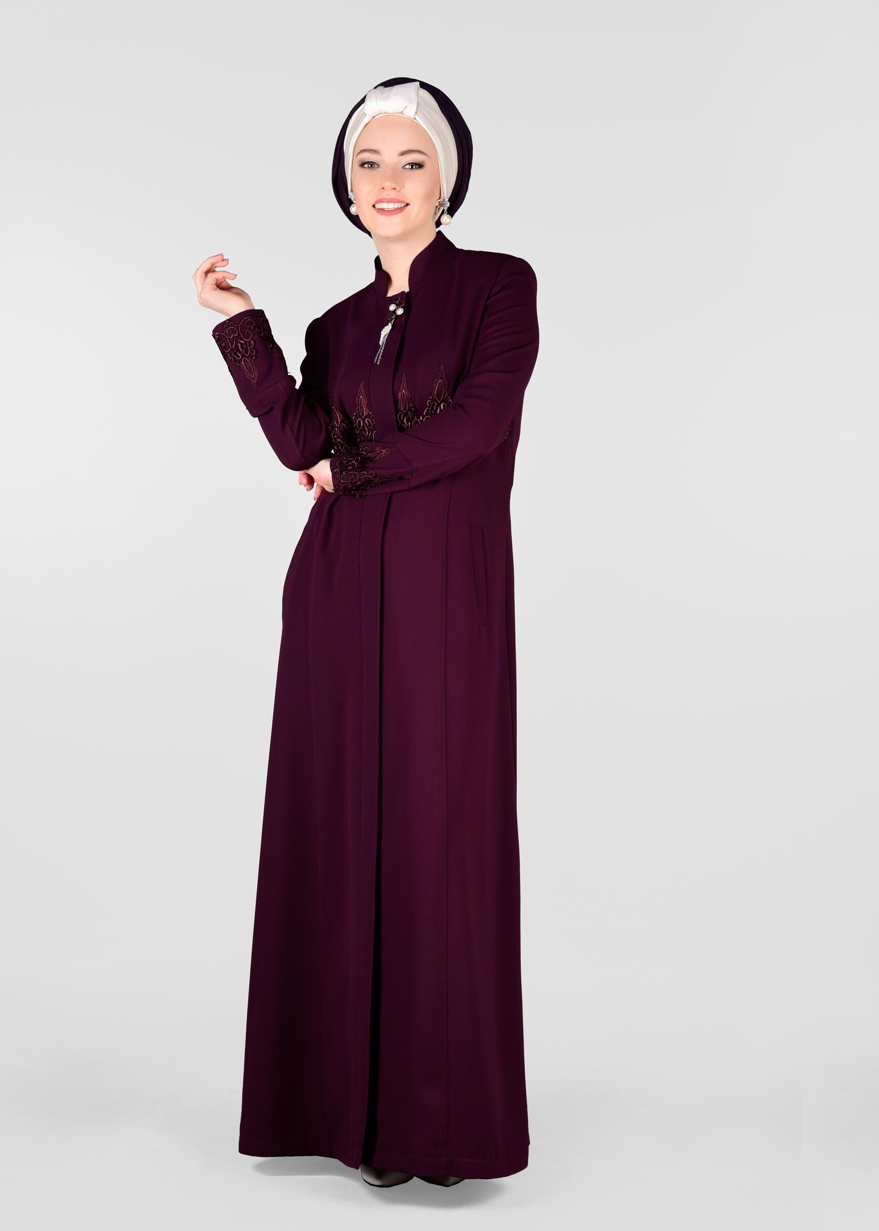 Tesettür giyim BORDO GİZLİ DÜĞMELİ NAKIŞ DETAYLI PARDESÜ 1250