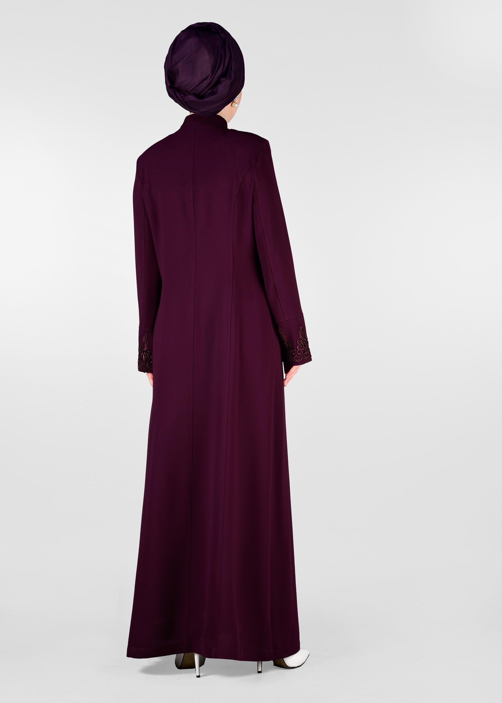 Tesettür giyim BORDO GİZLİ DÜĞMELİ NAKIŞ DETAYLI PARDESÜ 1250