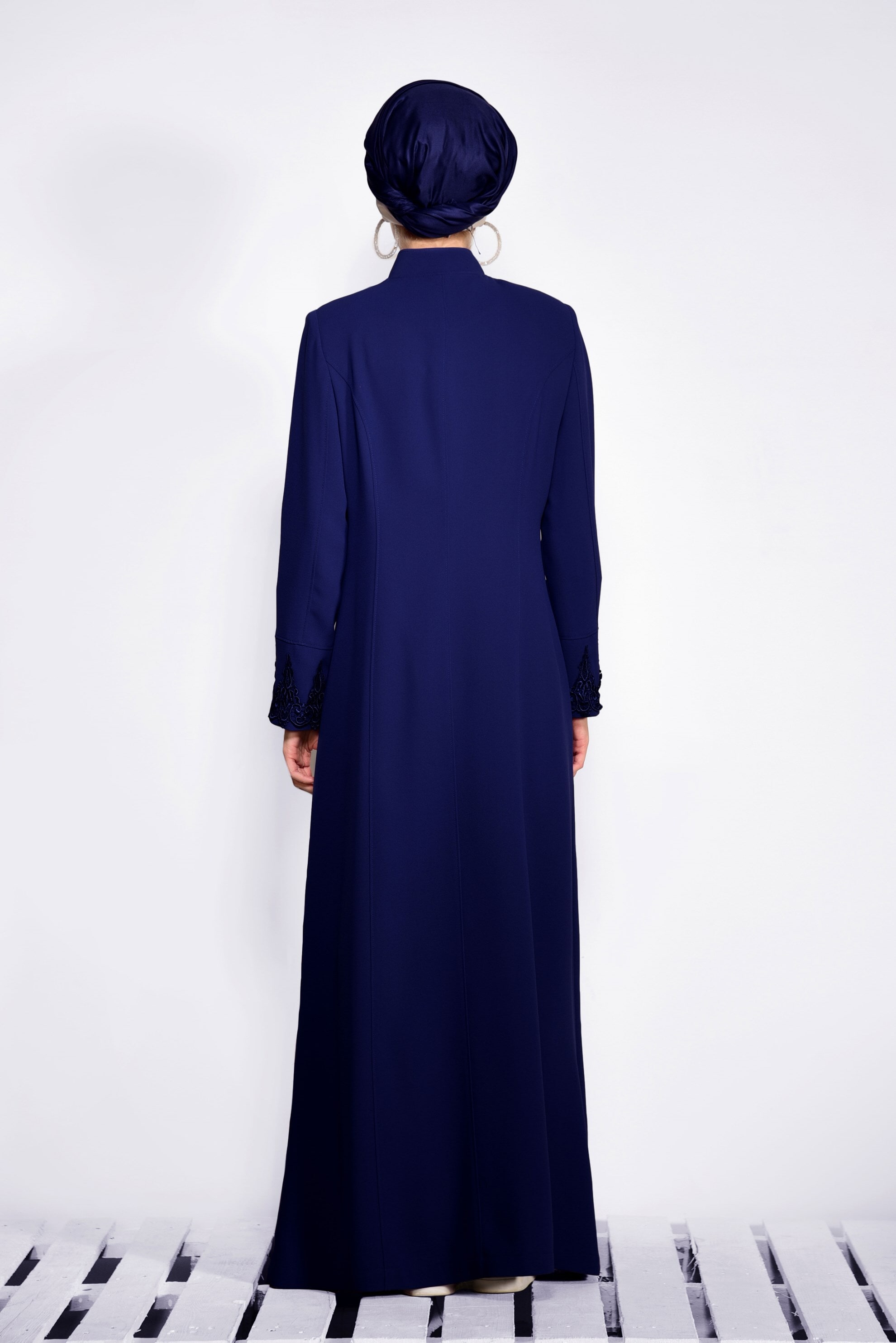 Tesettür giyim LACİVERT GİZLİ DÜĞMELİ NAKIŞ DETAYLI PARDESÜ 1250