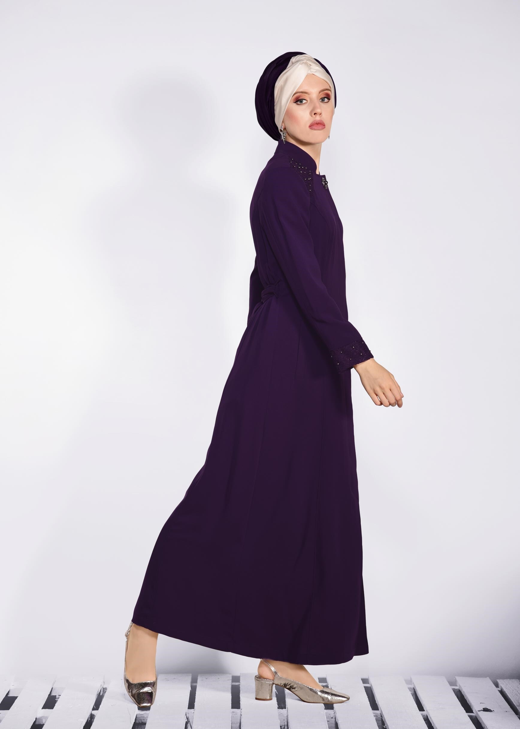 Tesettür giyim MOR KOL VE YAKASI GÜPÜR DETAYLI PARDESÜ 1252