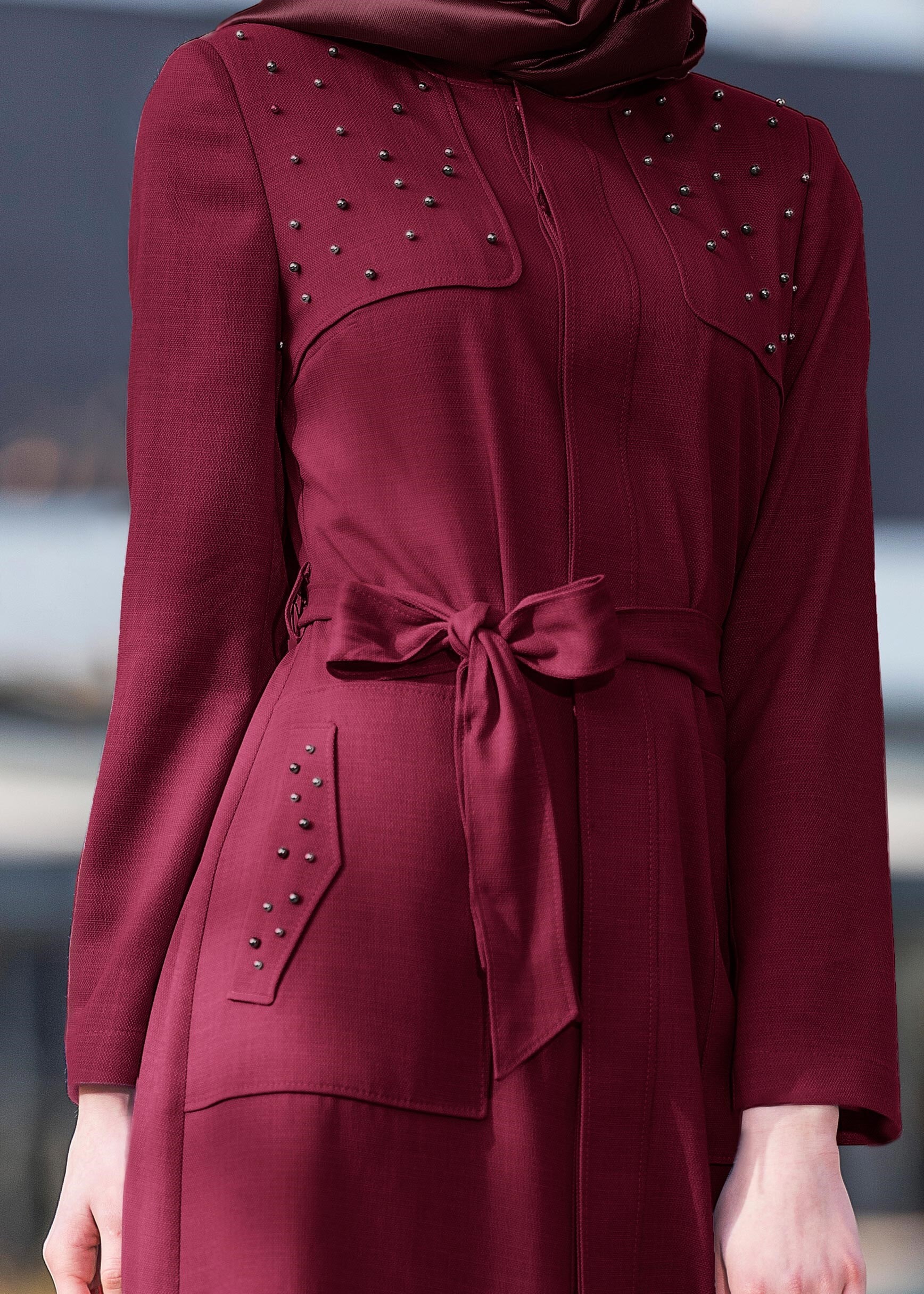 Tesettür giyim BORDO BONCUK İŞLEMELİ KUŞAKLI PARDESÜ 1254