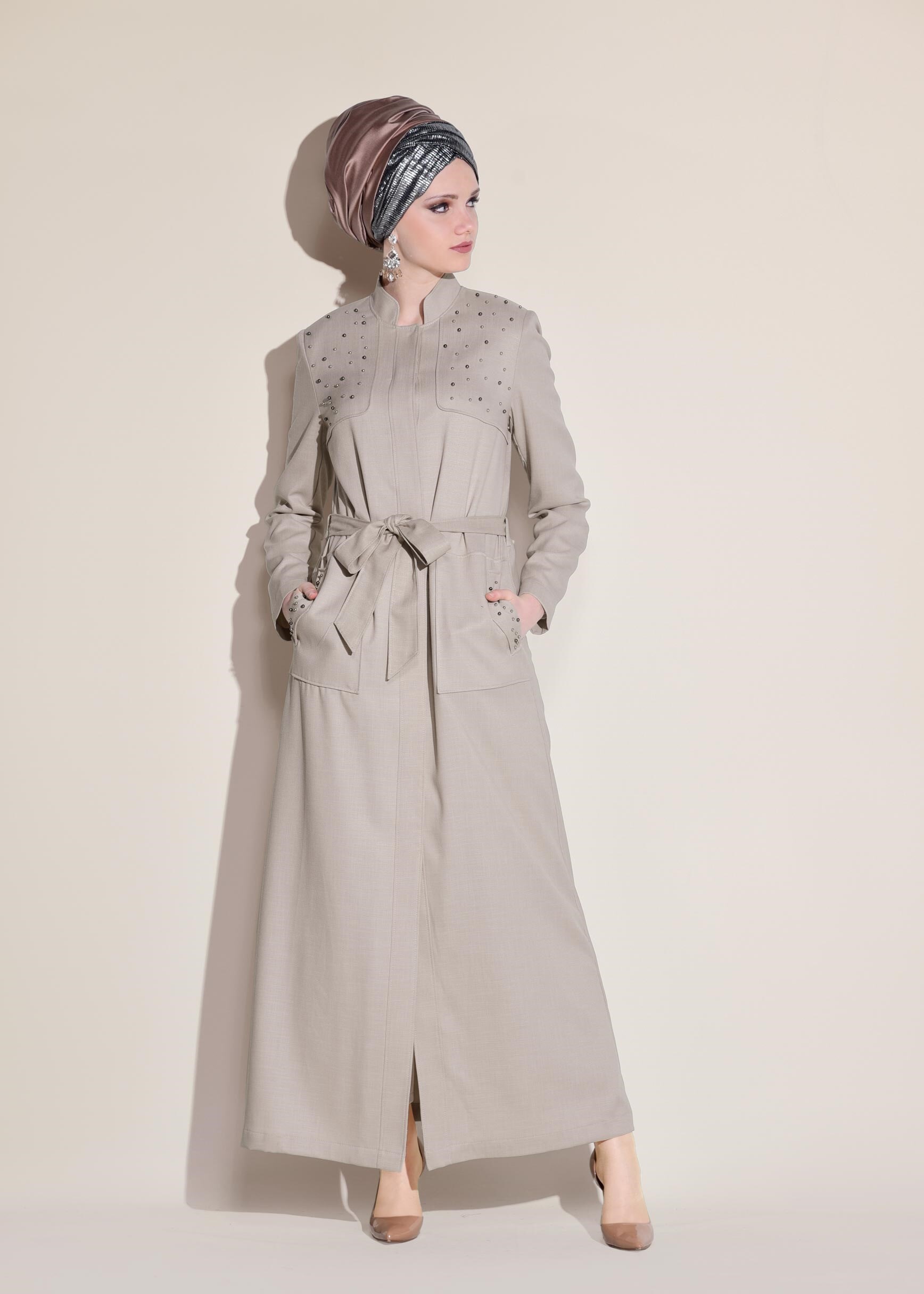 Tesettür giyim BEJ BONCUK İŞLEMELİ KUŞAKLI PARDESÜ 1254