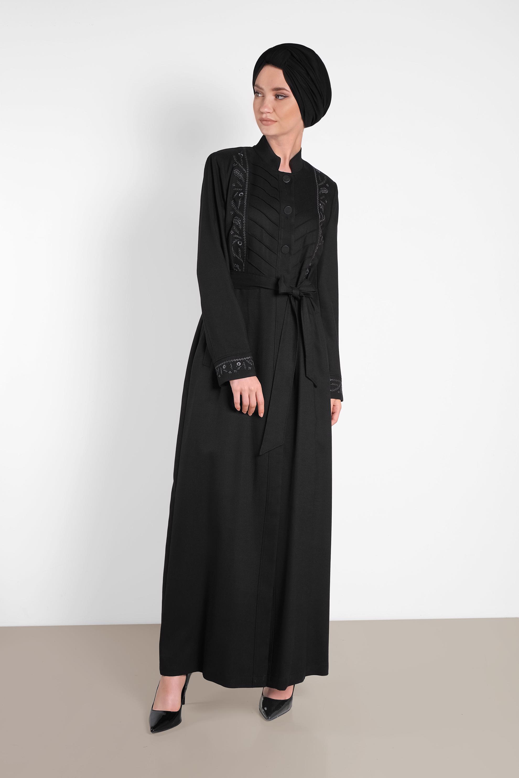 Tesettür giyim SİYAH HAKİM YAKA NAKIŞLI PARDESÜ 1257 