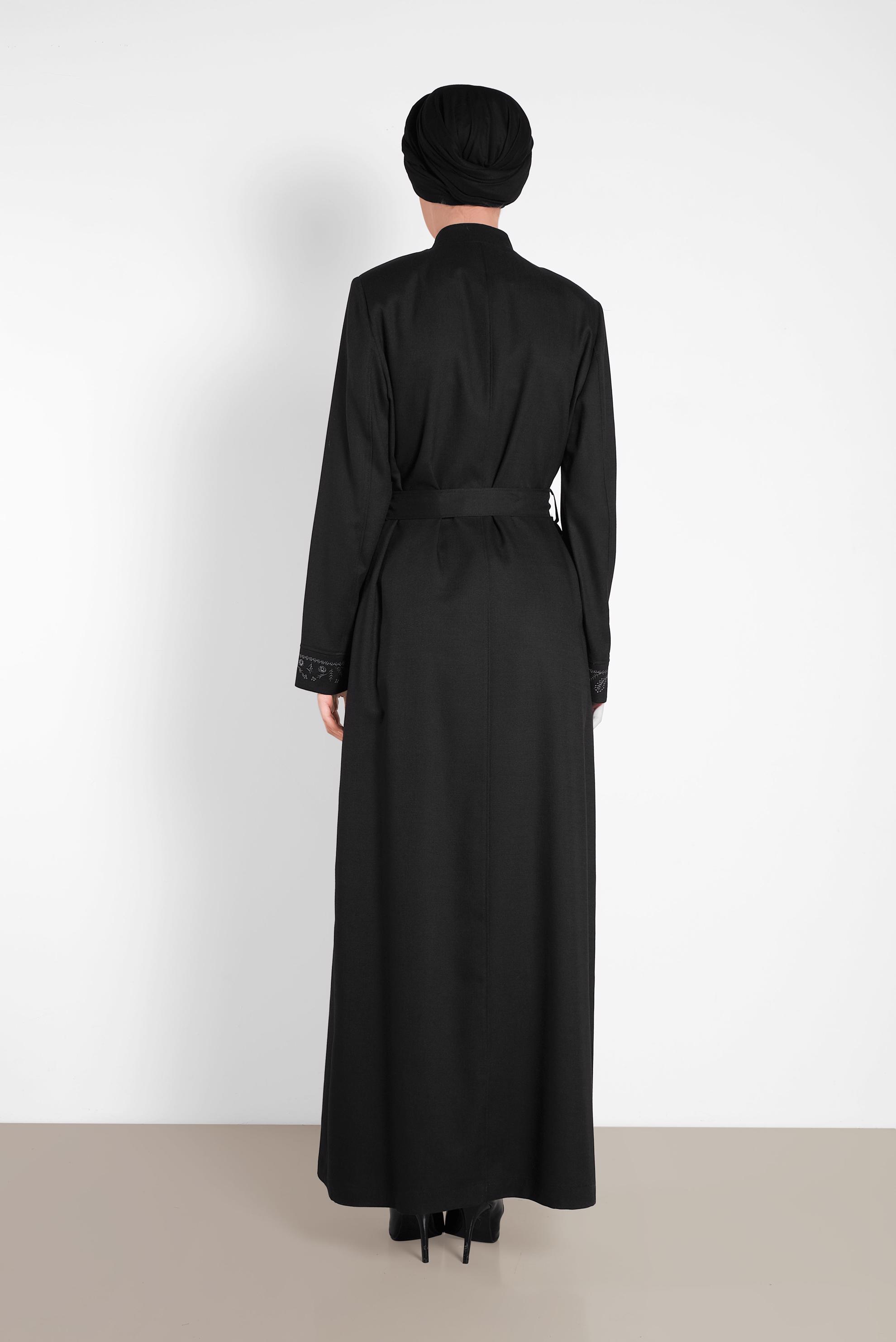 Tesettür giyim SİYAH HAKİM YAKA NAKIŞLI PARDESÜ 1257 