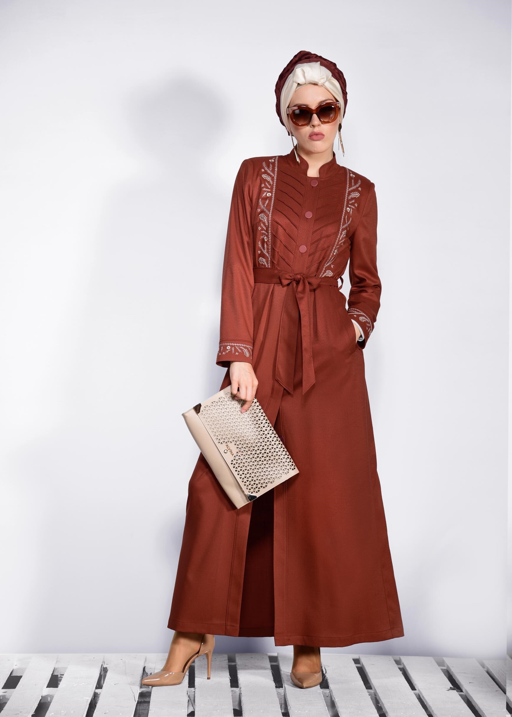 Tesettür giyim TURUNCU HAKİM YAKA NAKIŞLI PARDESÜ 1257 