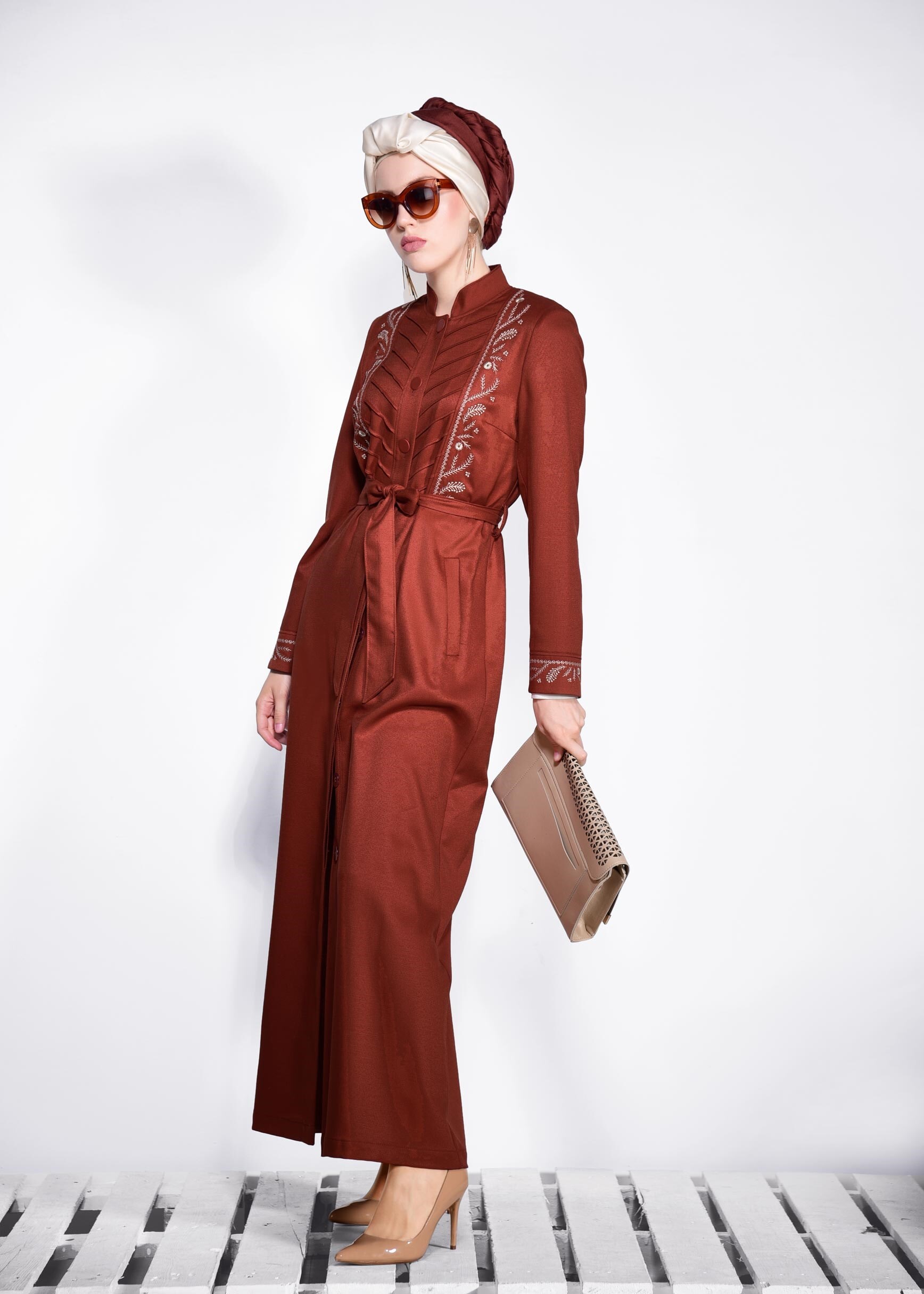 Tesettür giyim TURUNCU HAKİM YAKA NAKIŞLI PARDESÜ 1257 