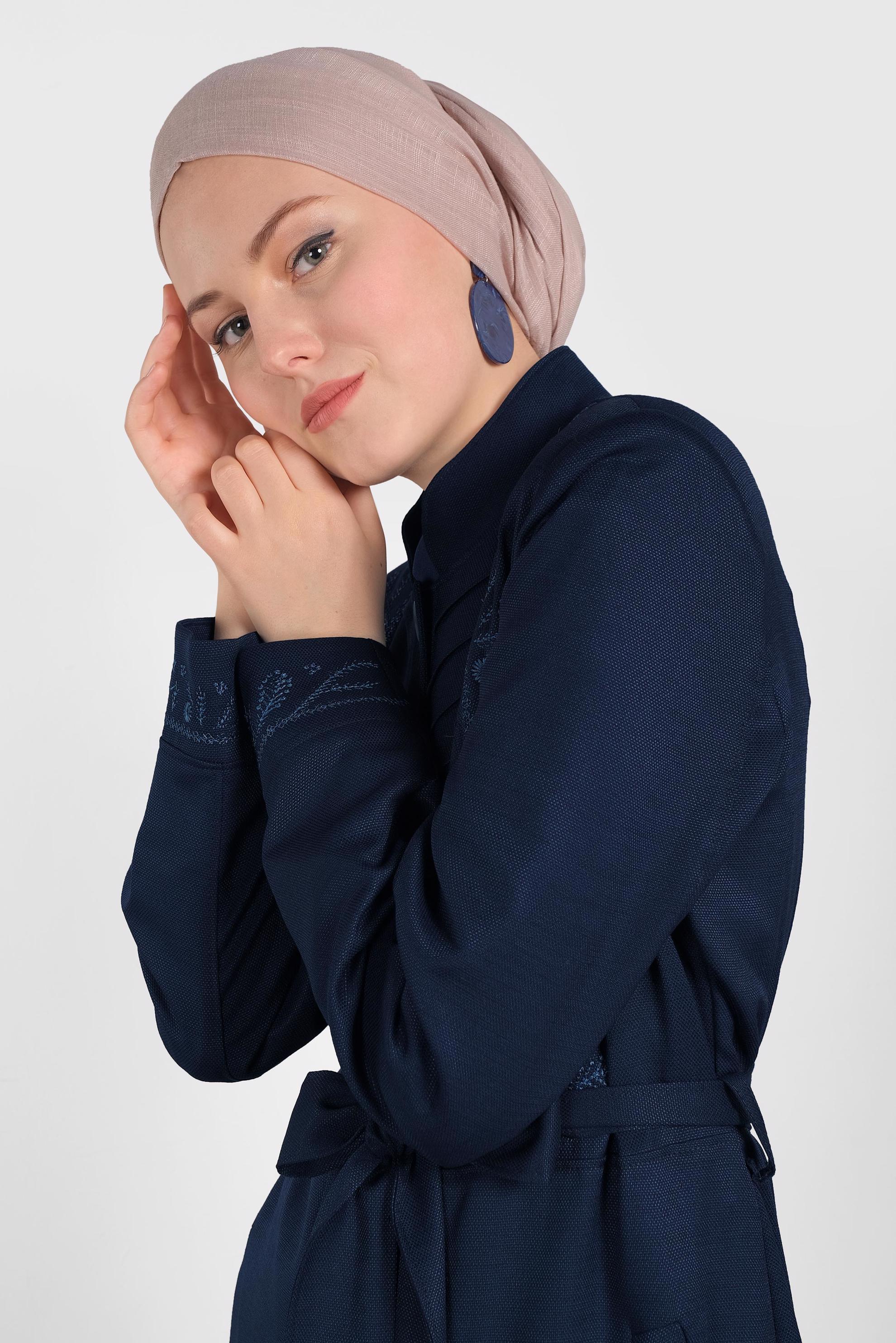 Tesettür giyim LACİVERT HAKİM YAKA NAKIŞLI PARDESÜ 1257 