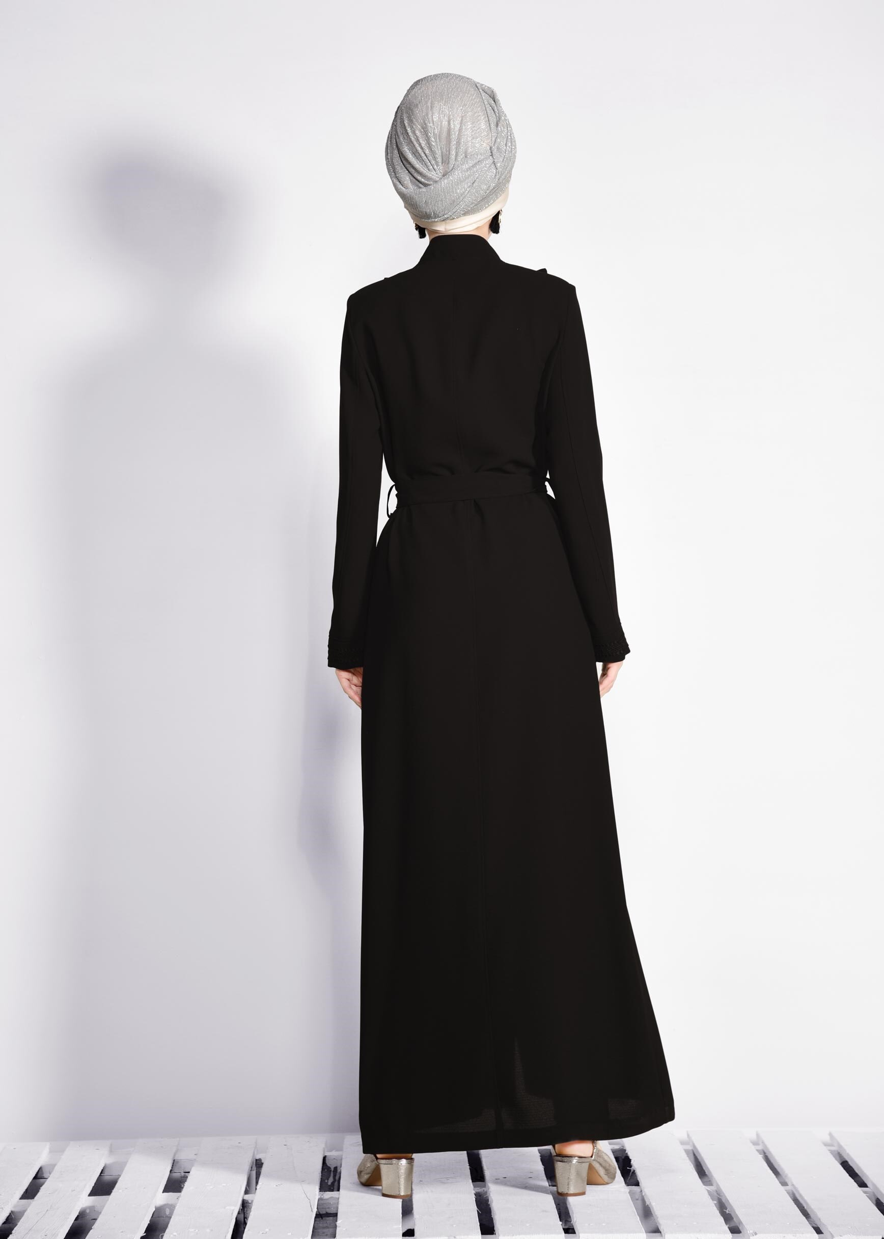 Tesettür giyim SİYAH YAKA KISMI FIRFIR DETAYLI PARDESÜ 1259