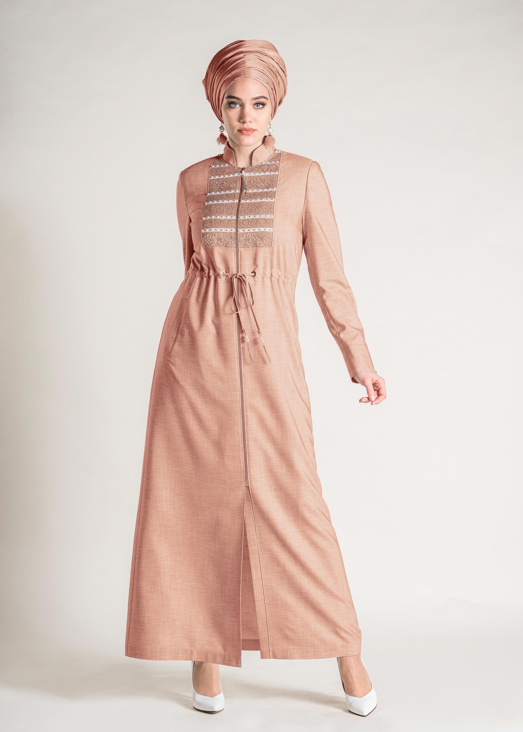 Tesettür giyim PUDRA FERMUARLI GÜPÜR DETAYLI PARDESÜ 1262